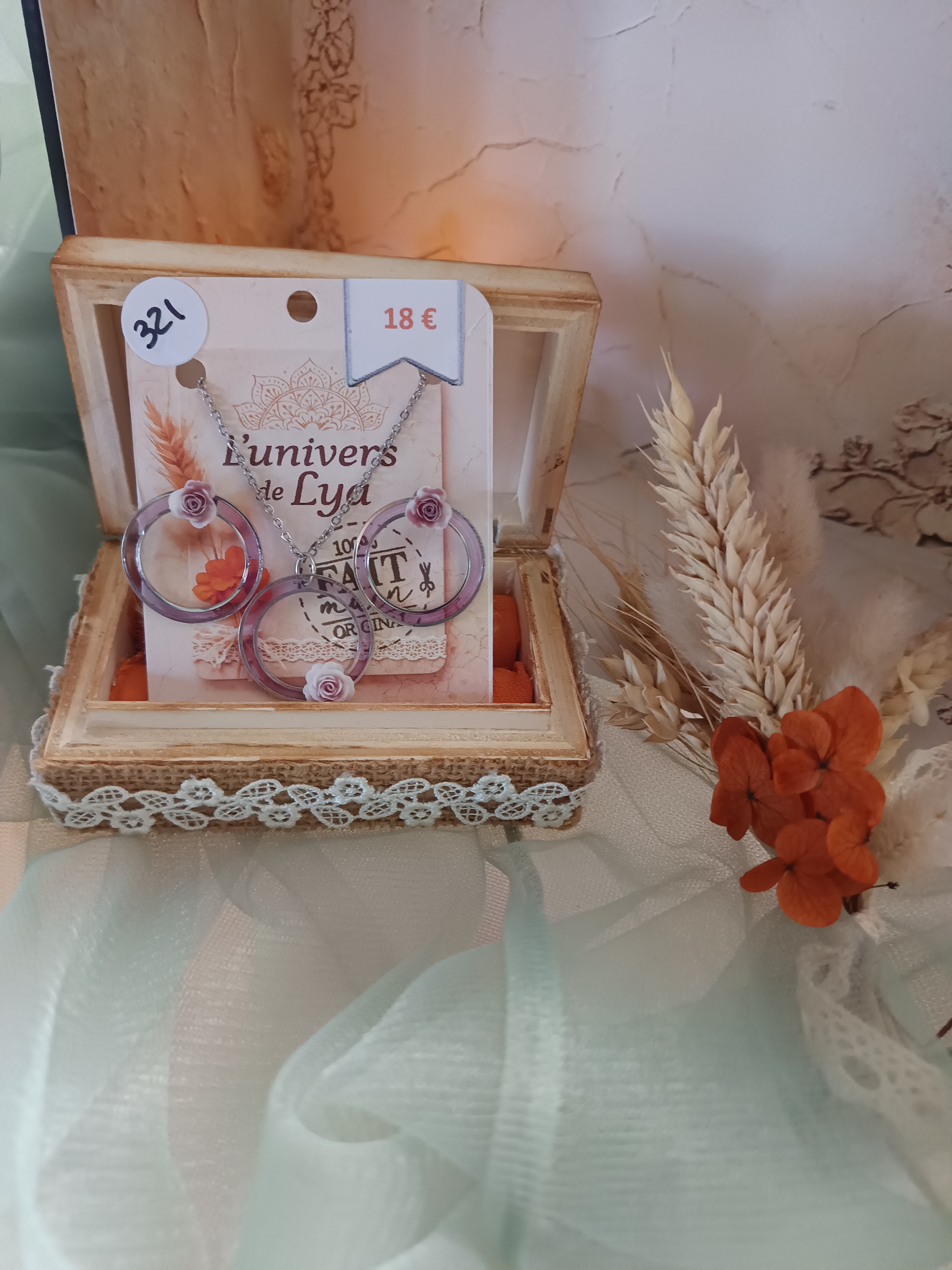 Parure artisanale collier et boucles violettes avec roses – Bijou bohème romantique