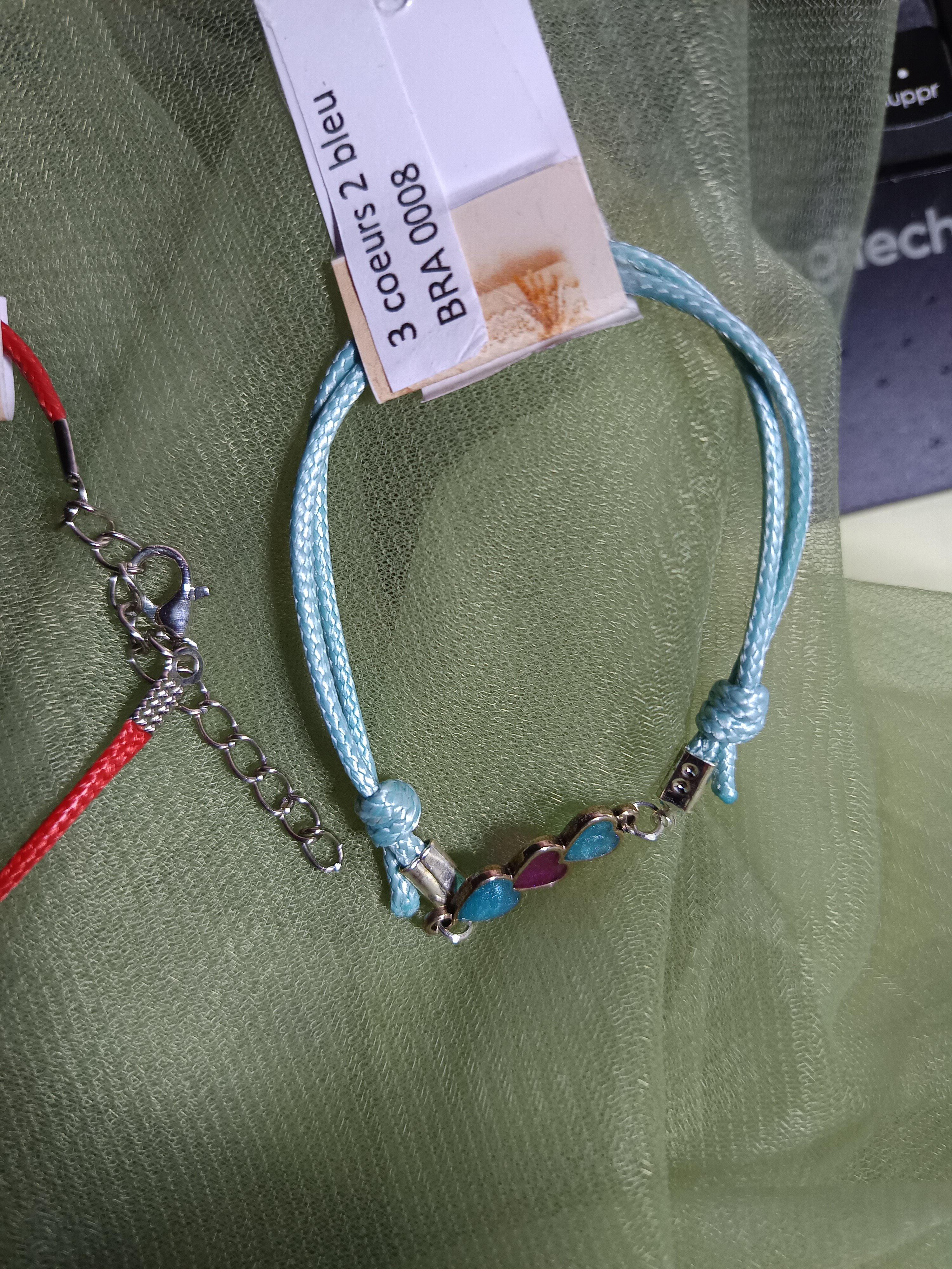 Bracelet enfant bleu clair à cœurs – Bijou ajustable fille