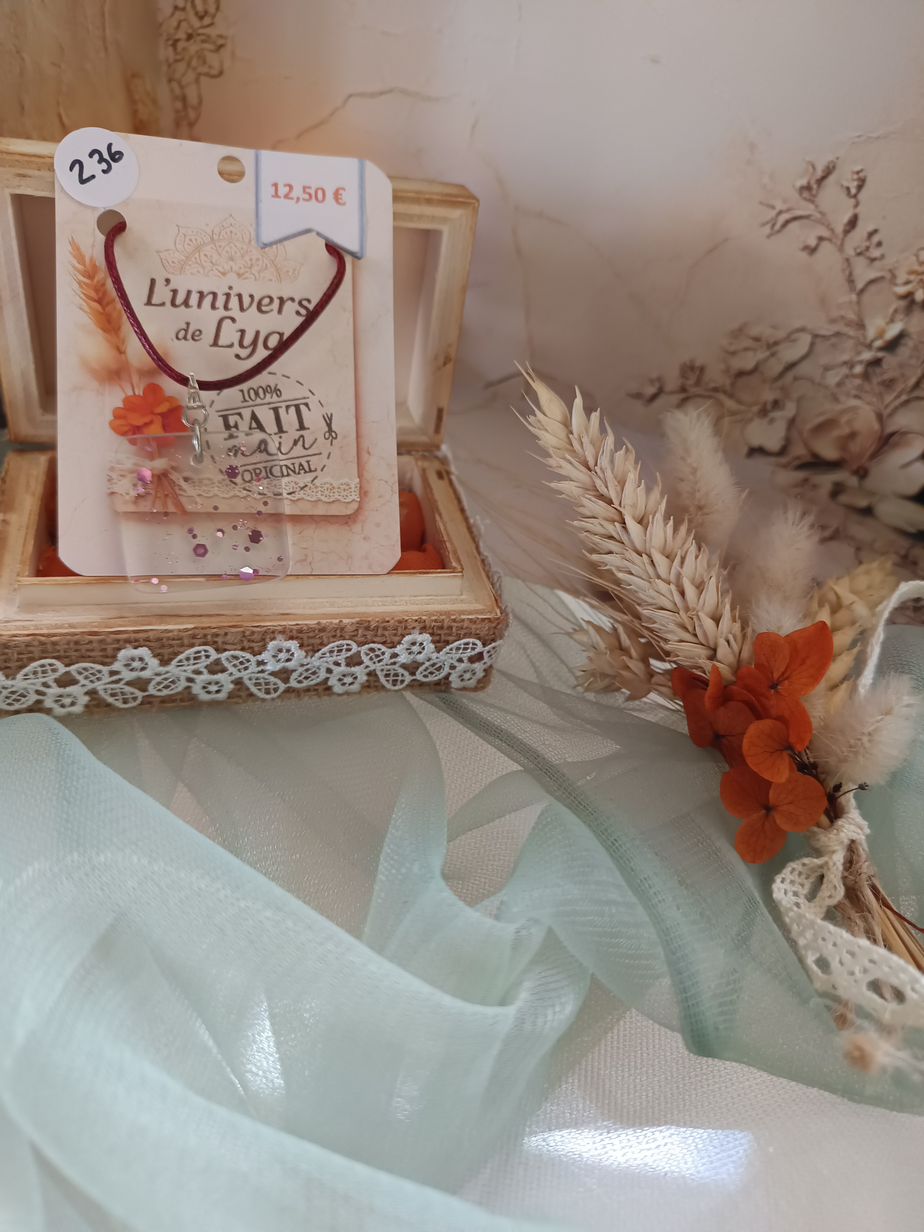 Pendentif en résine artisanal