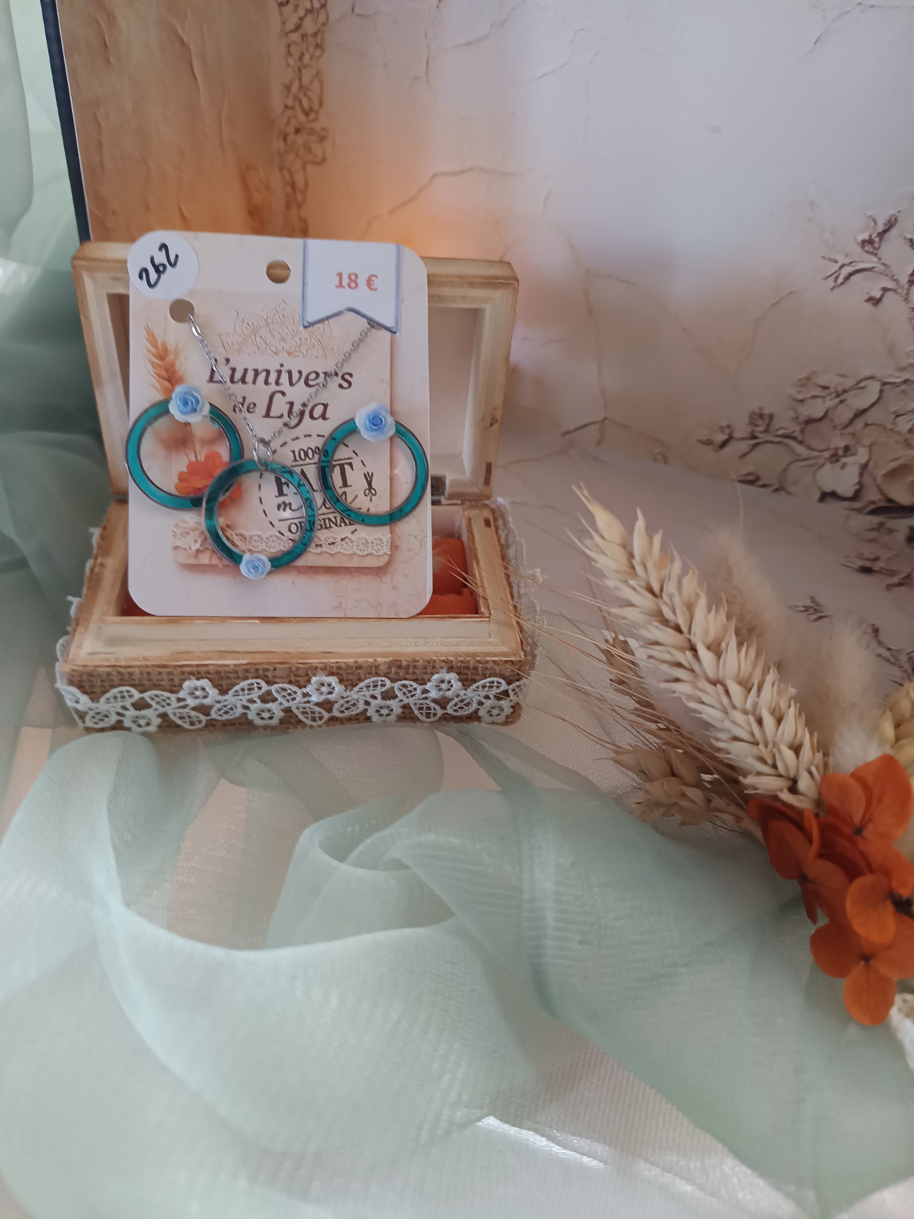 Parure artisanale collier et boucles bleu turquoise avec roses – Bijou bohème fait main