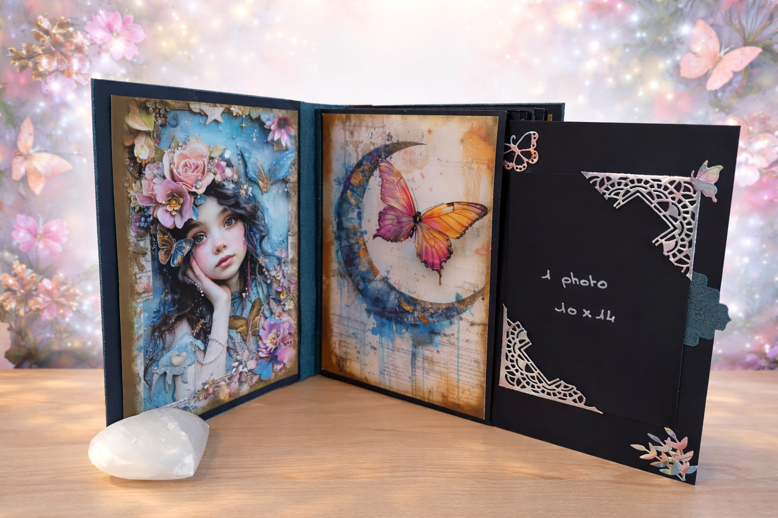 Album photo féérique pastel – Scrapbook artisanal fantasy, papillons, dragon & univers magique
