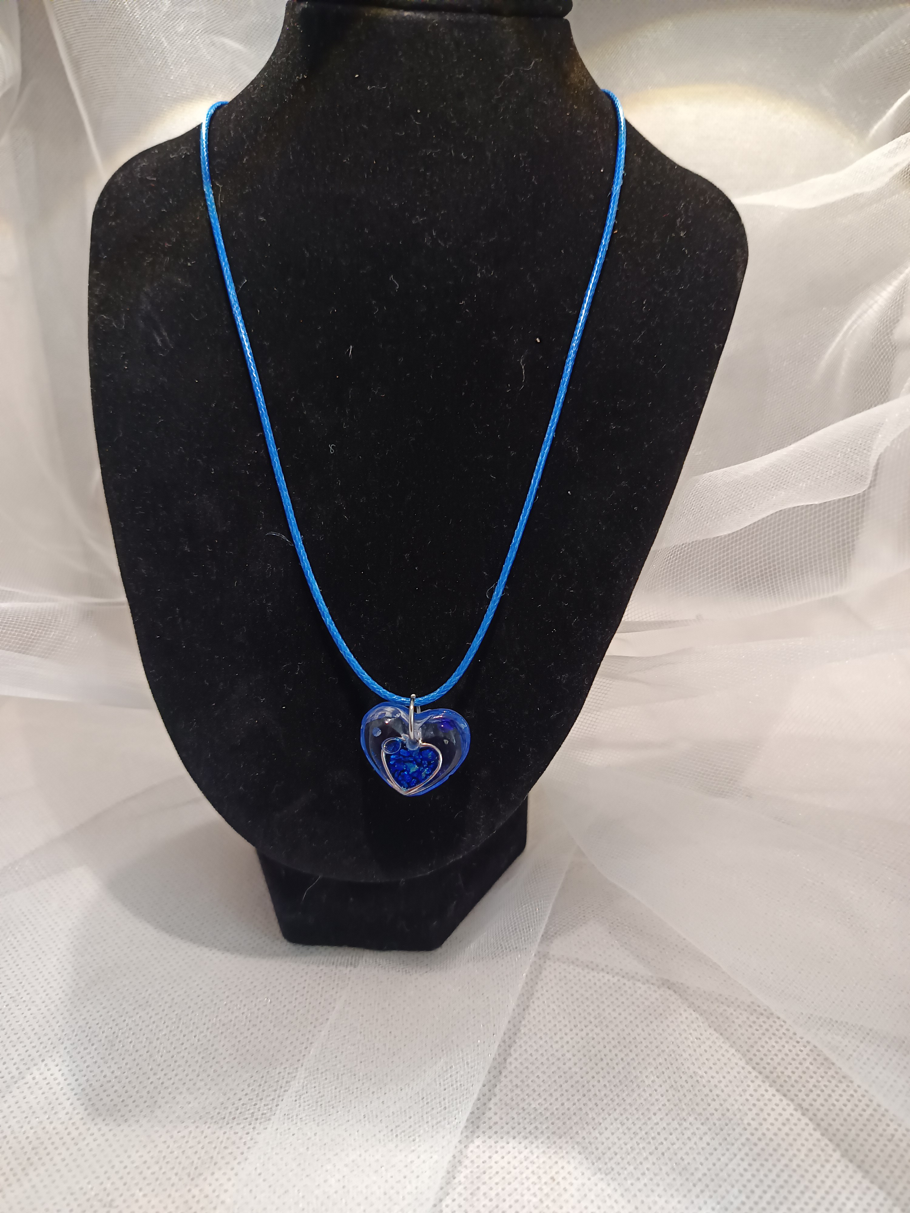 Collier cœur sur cordon coloré – Bijou fantaisie élégant et symbolique