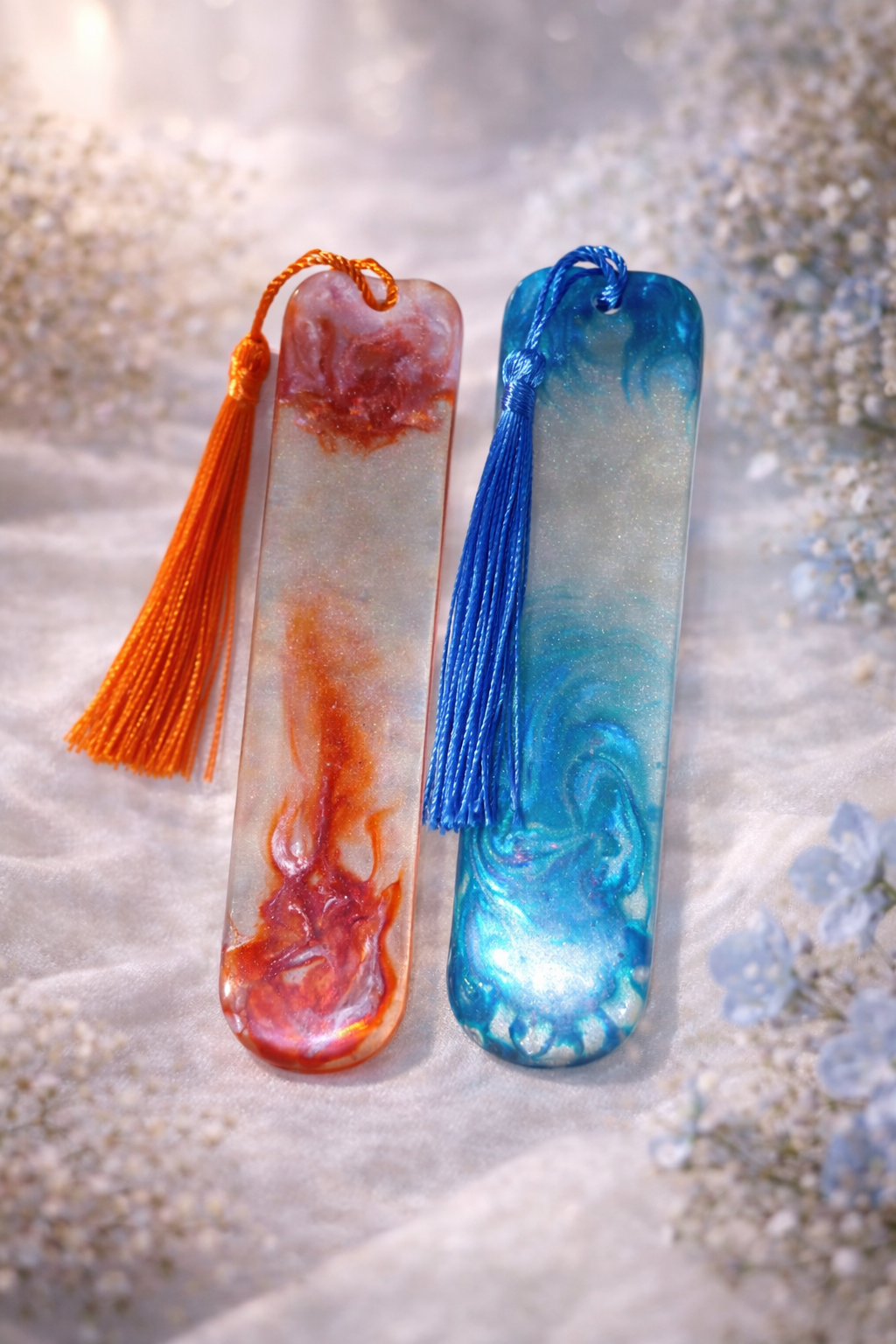 Marque-page en résine effet marbré rouge – création artisanale unique