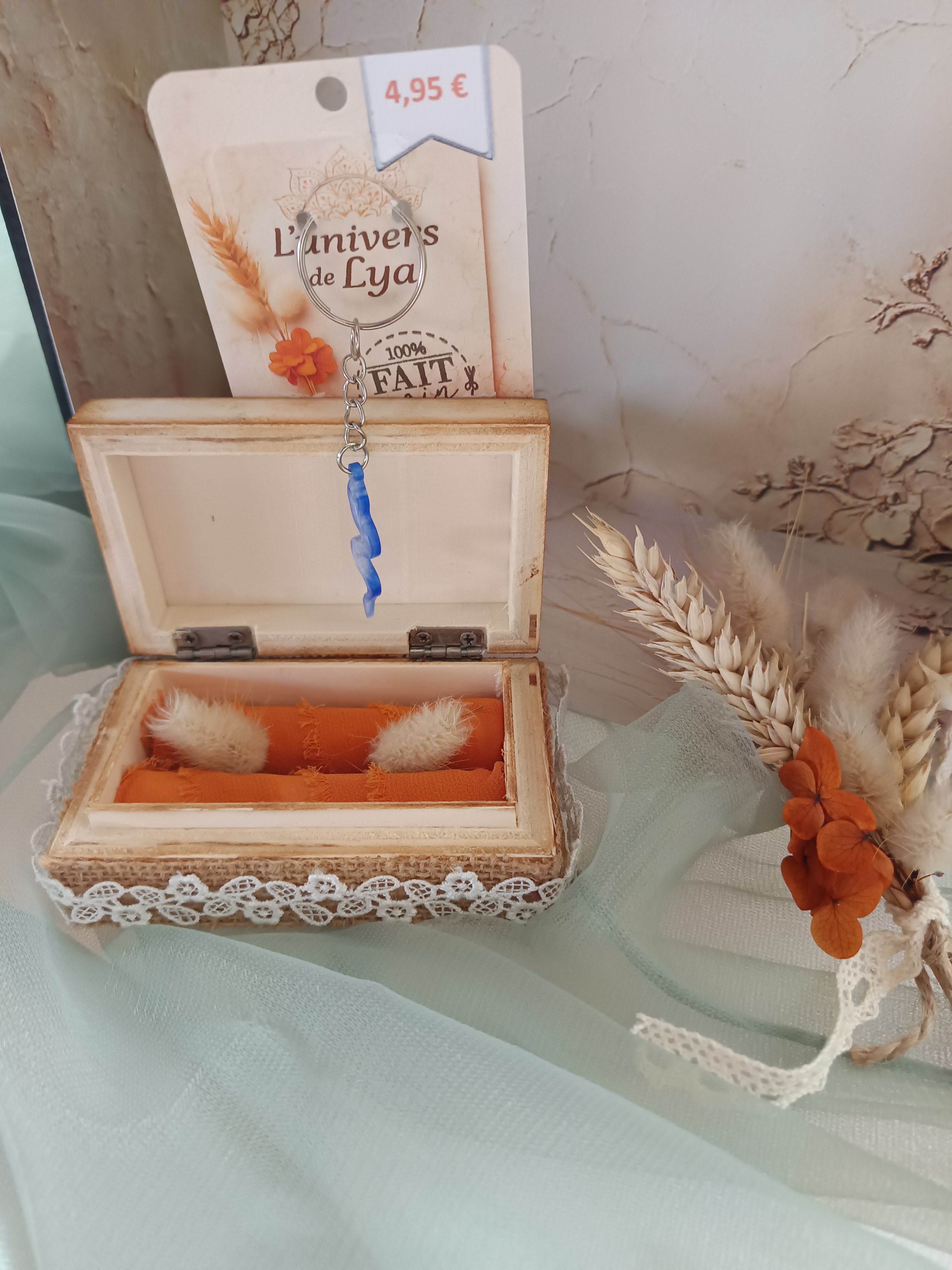 Porte-clés serpent bleu fait main – Création artisanale originale en résine