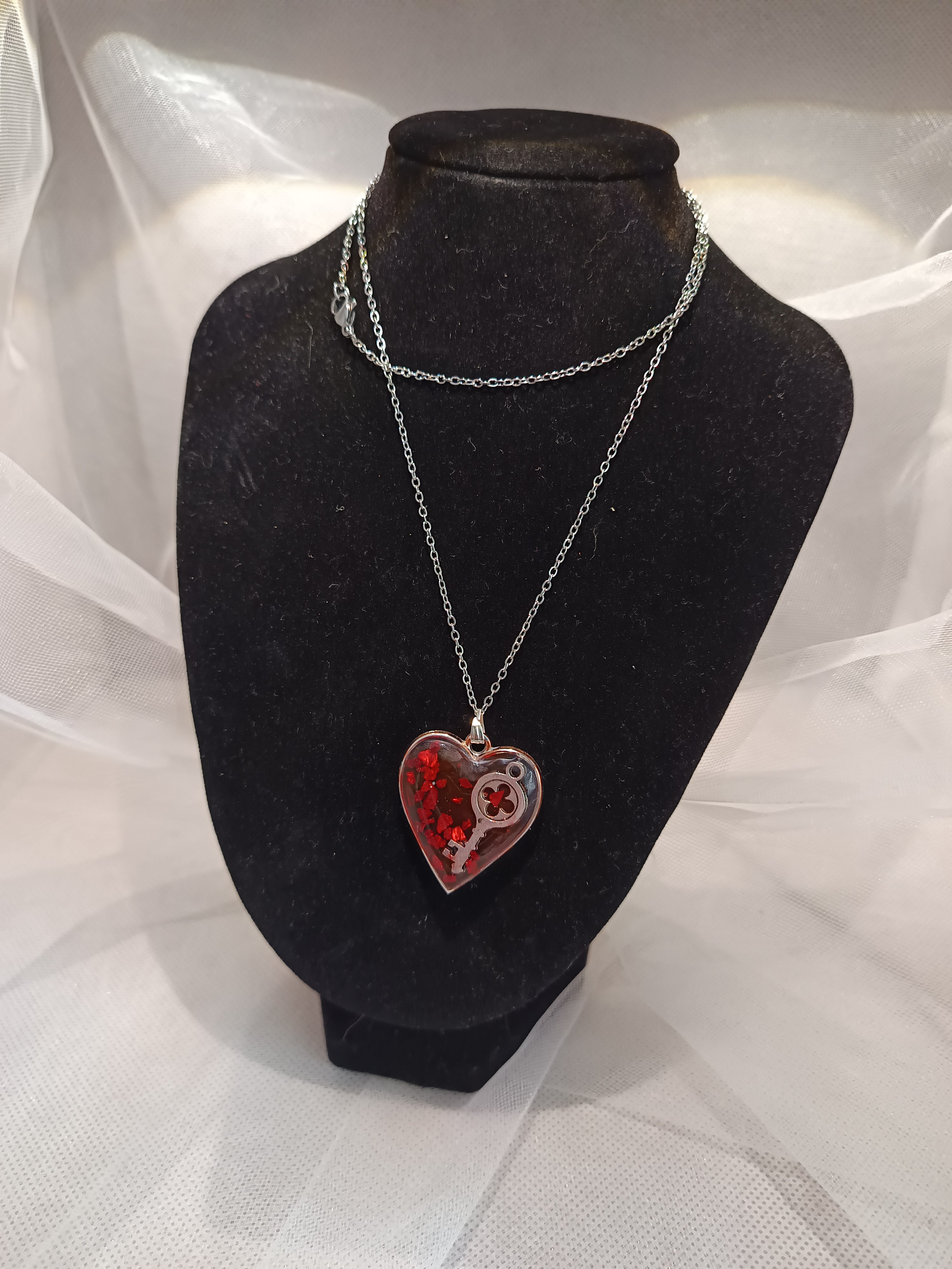 Collier pendentif cœur avec clé – Bijou romantique sur chaîne argentée