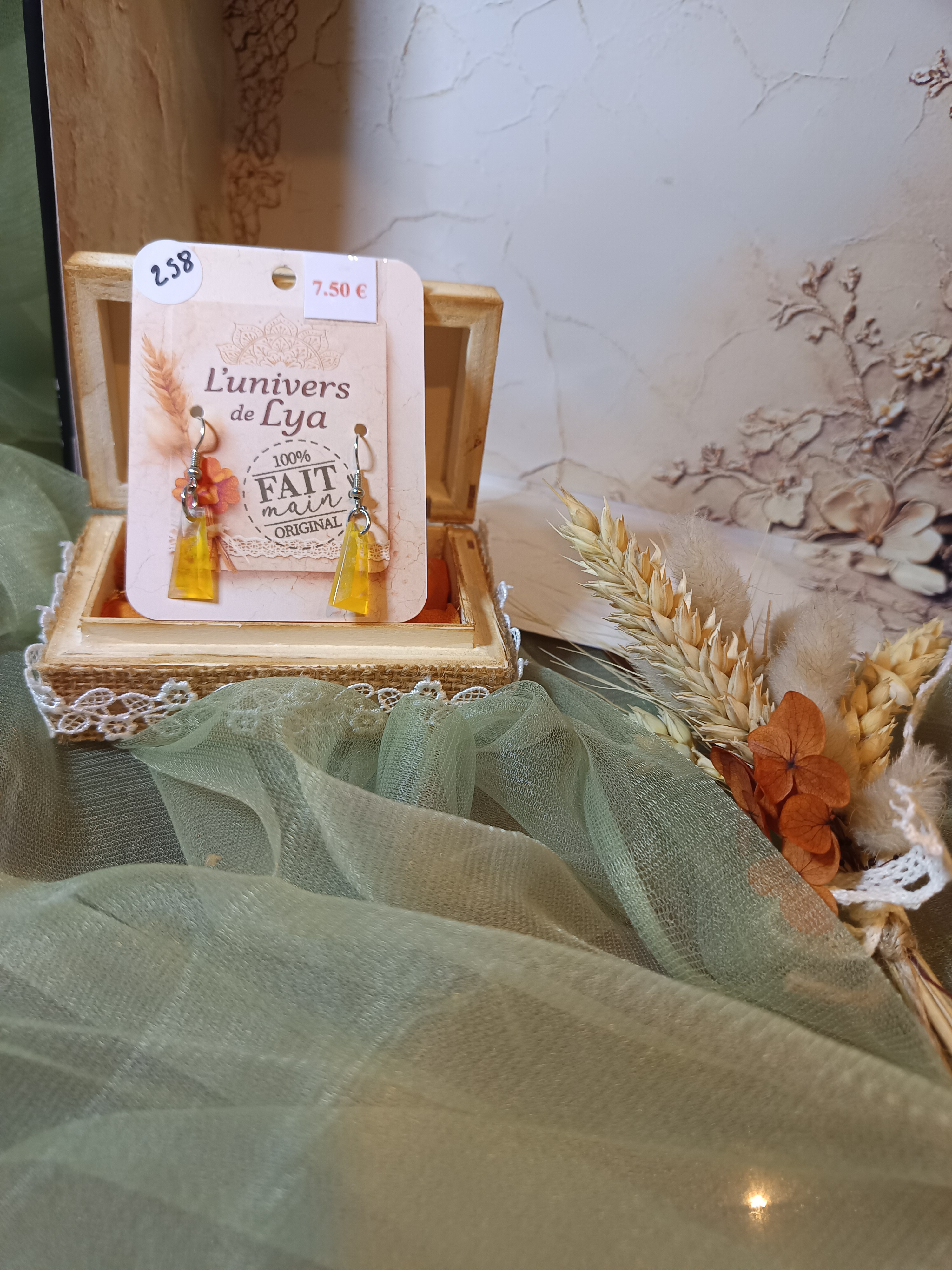 Boucles d’oreilles gouttes couleur miel fait main – Bijoux artisanaux lumineux – L’univers de Lya