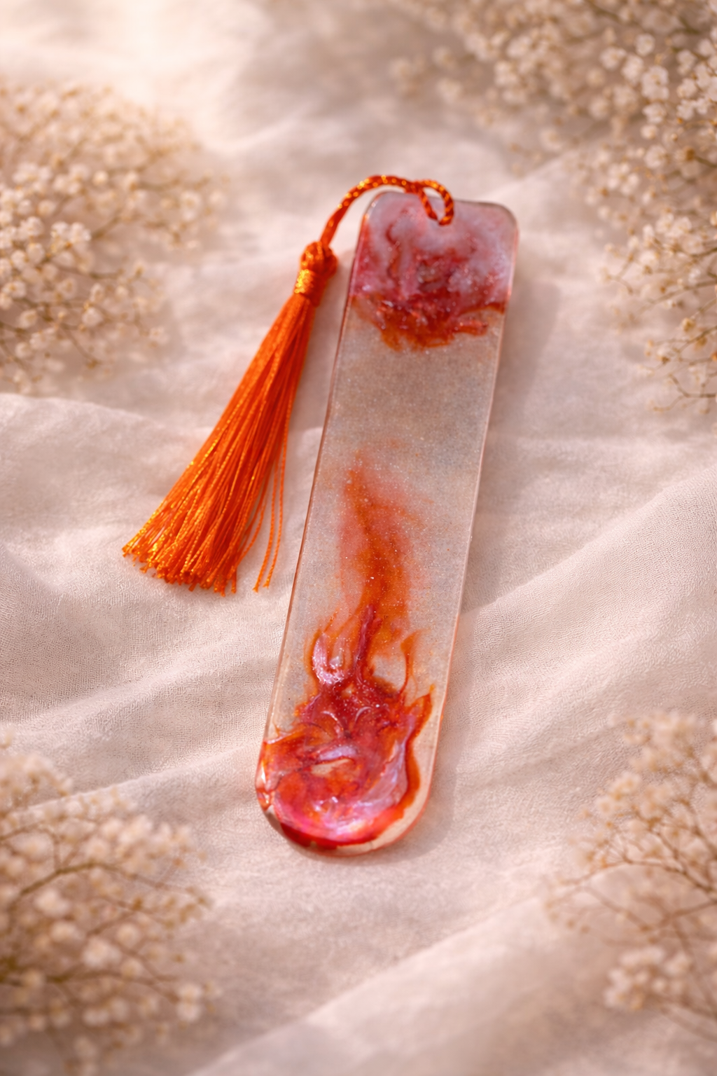 Marque-page en résine effet marbré rouge – création artisanale unique