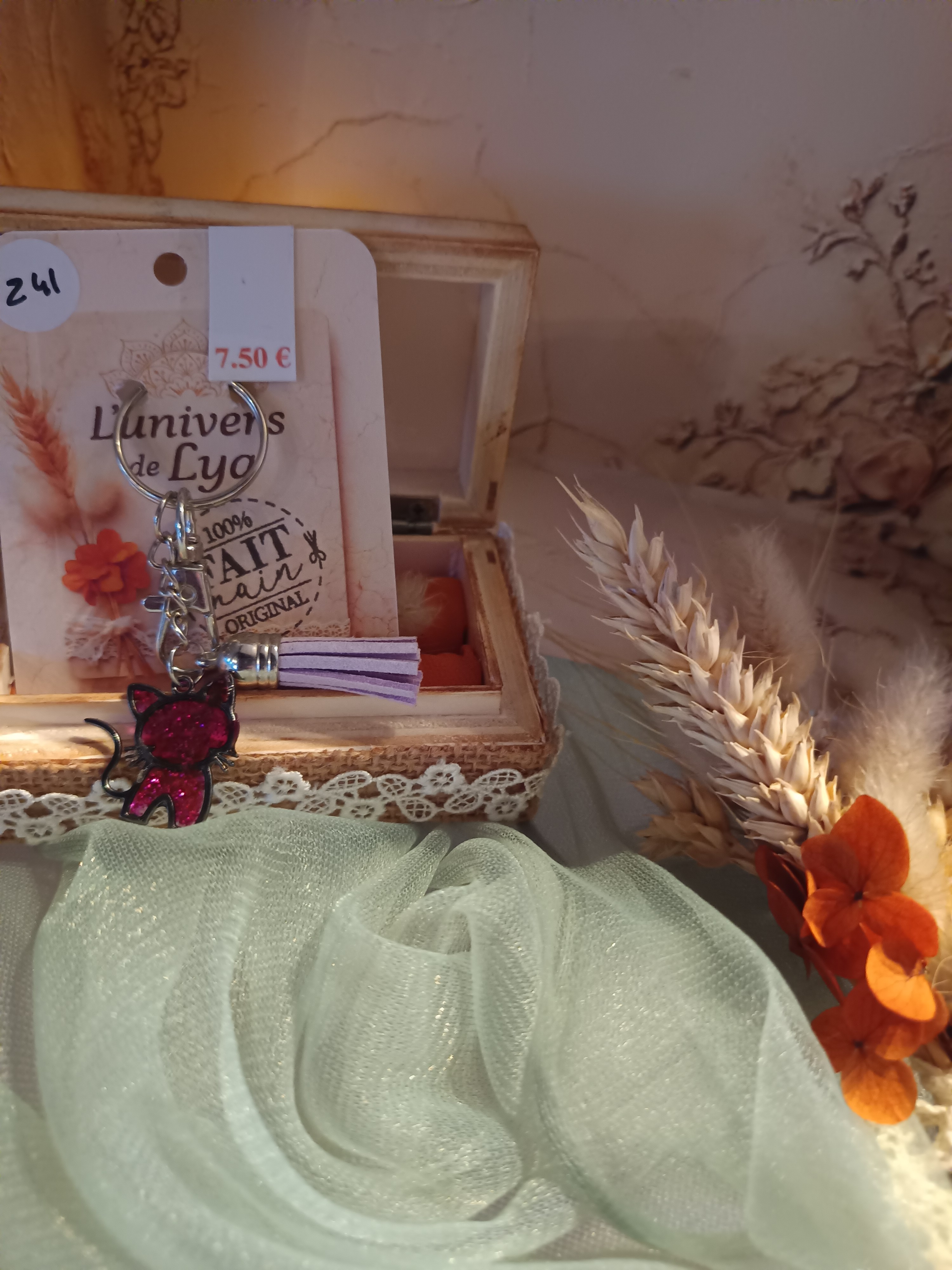 Porte-clés chat violet pailleté fait main – Création artisanale féérique