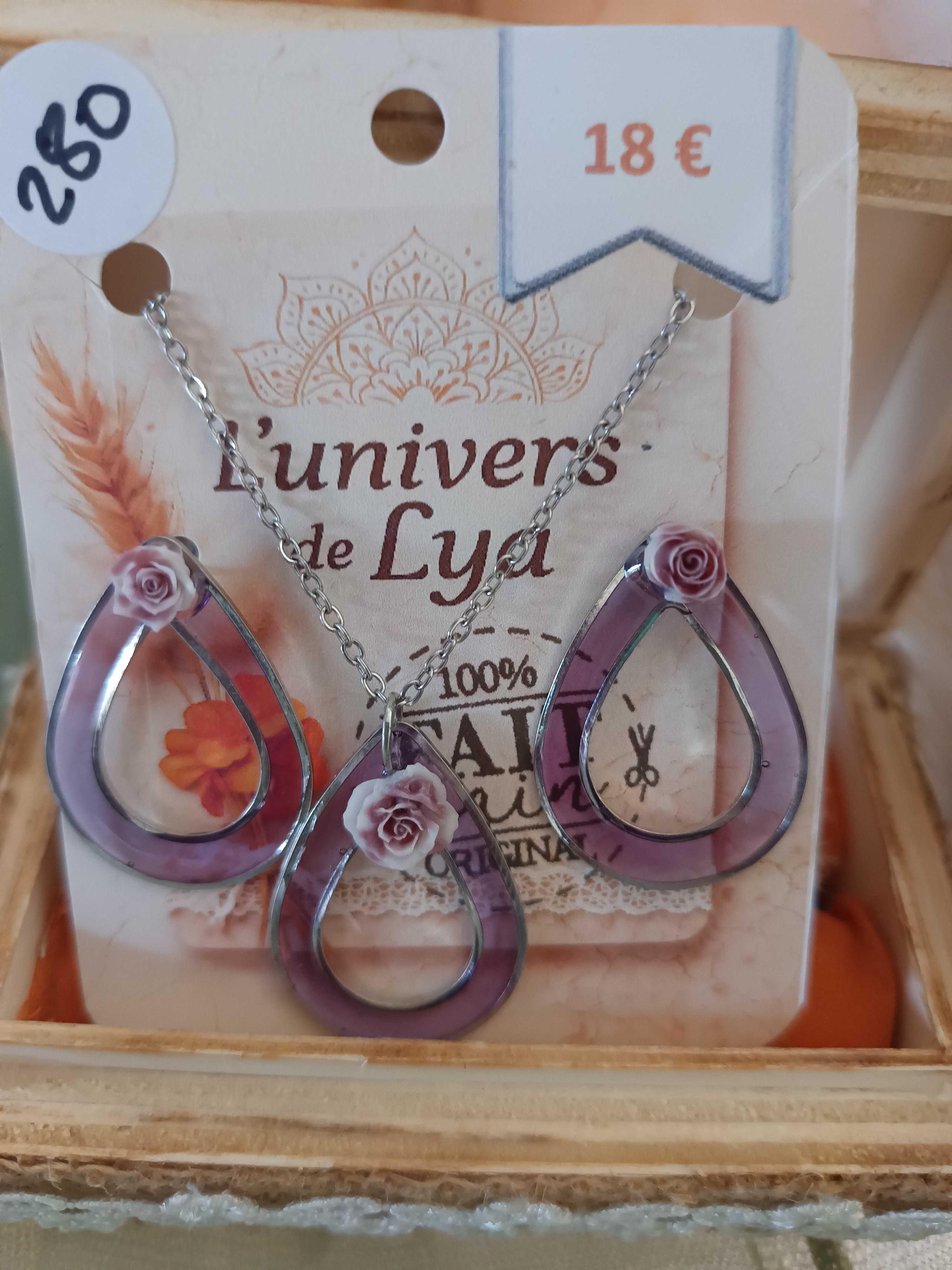 Parure artisanale violette avec roses – Collier et boucles bohèmes faits main