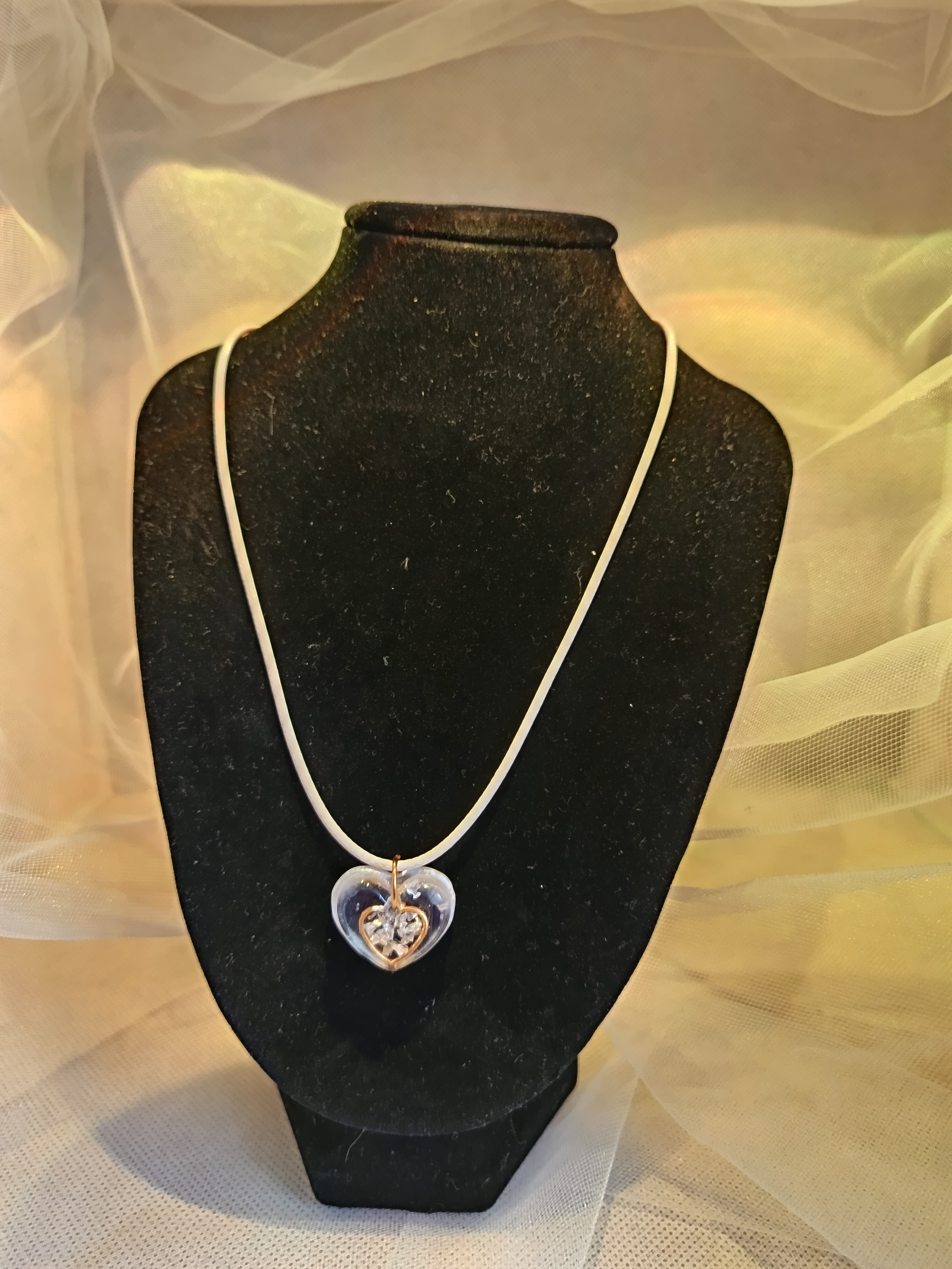 Collier cœur sur cordon coloré – Bijou fantaisie élégant et symbolique