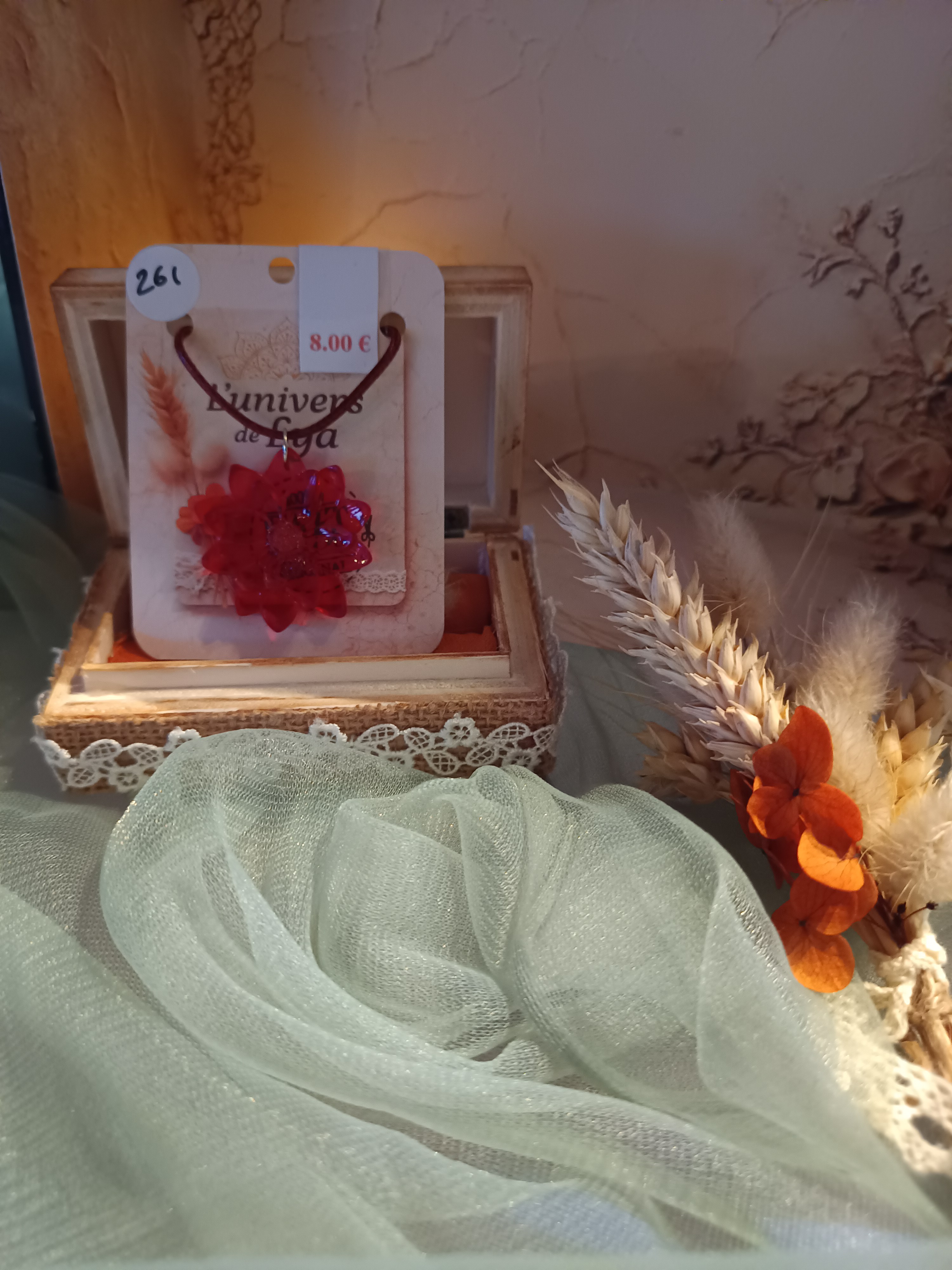 Collier fleur rouge fait main – Bijou artisanal floral en résine – L’univers de Lya