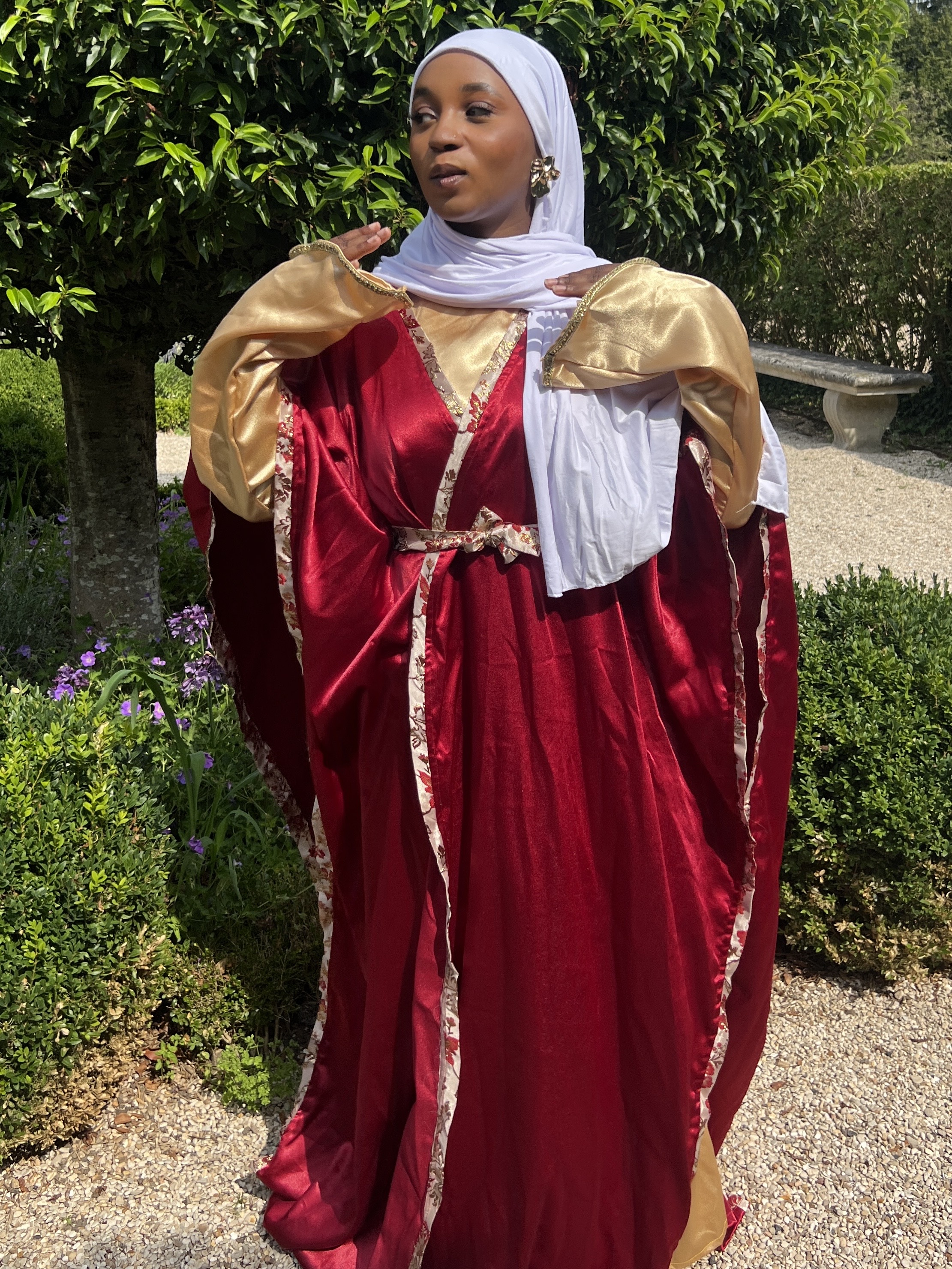 Cape Satin Brocart Rouge 