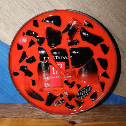 Dictador 12 Bottle Art