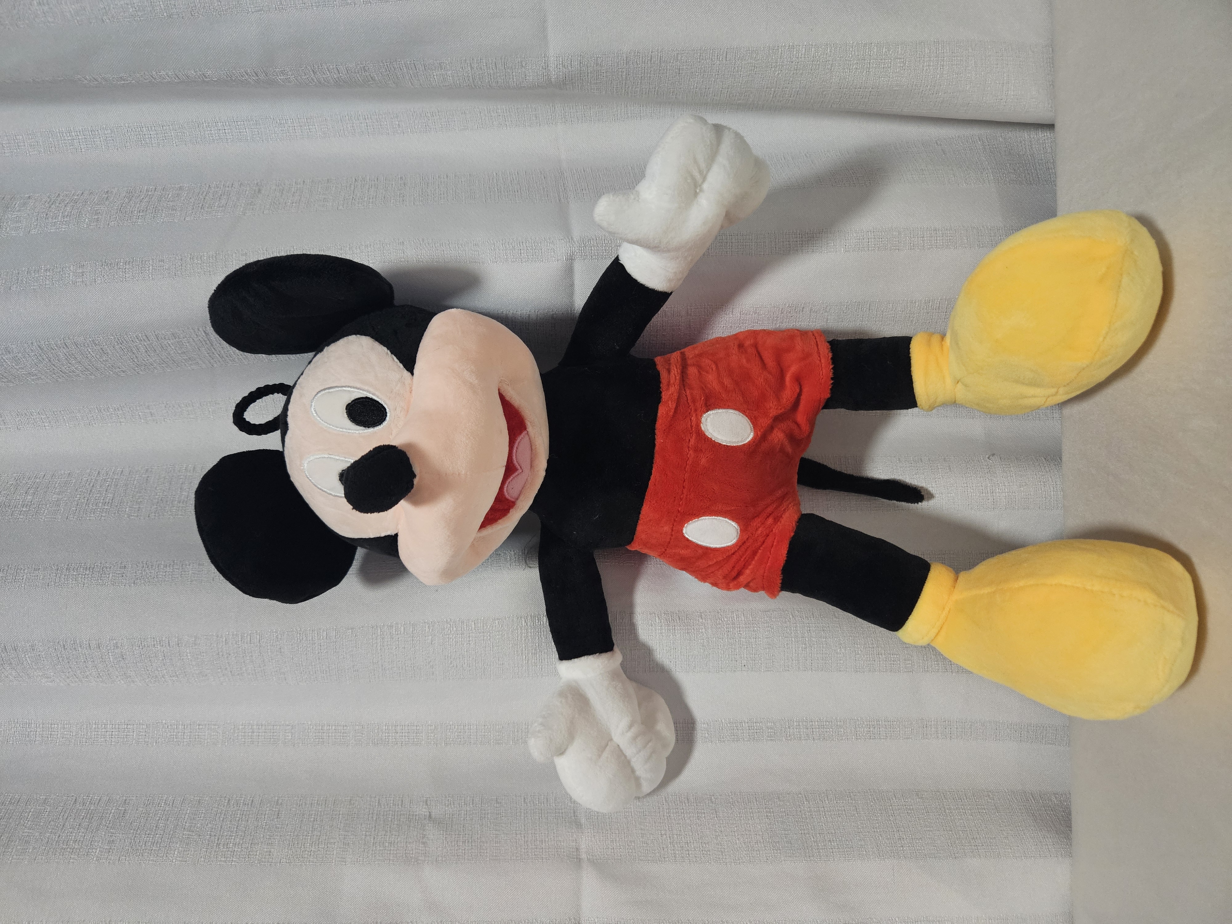 Pelucha tipo Mickey Mouse