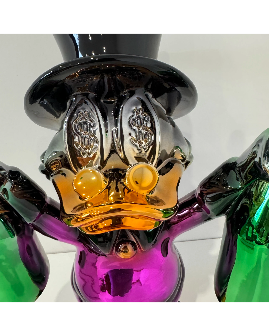 Estátua Decorativa Tio Patinhas Champanhe 2