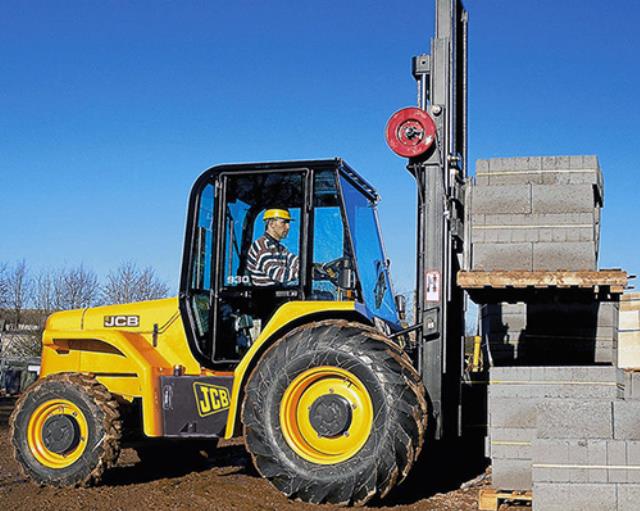 FORKLIFT, ROUGH TERRAIN 6,000 LB 21 FT.