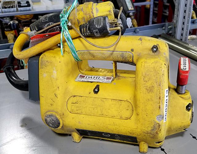 CONCRETE VIBRATOR 2 TO 2.5 IN HEAD (RED)