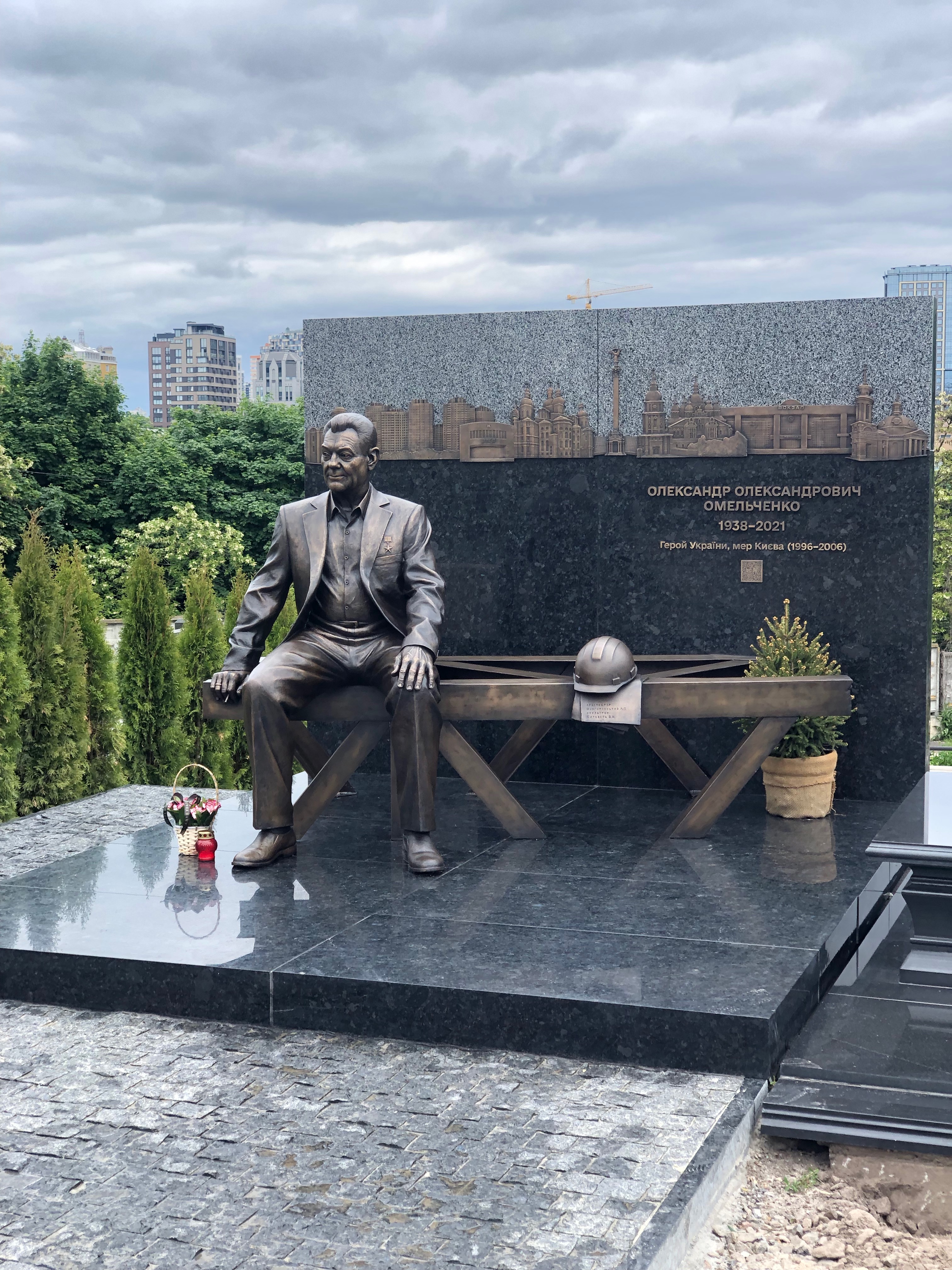 Пам’ятник Олександру Олександровичу  Омельченко