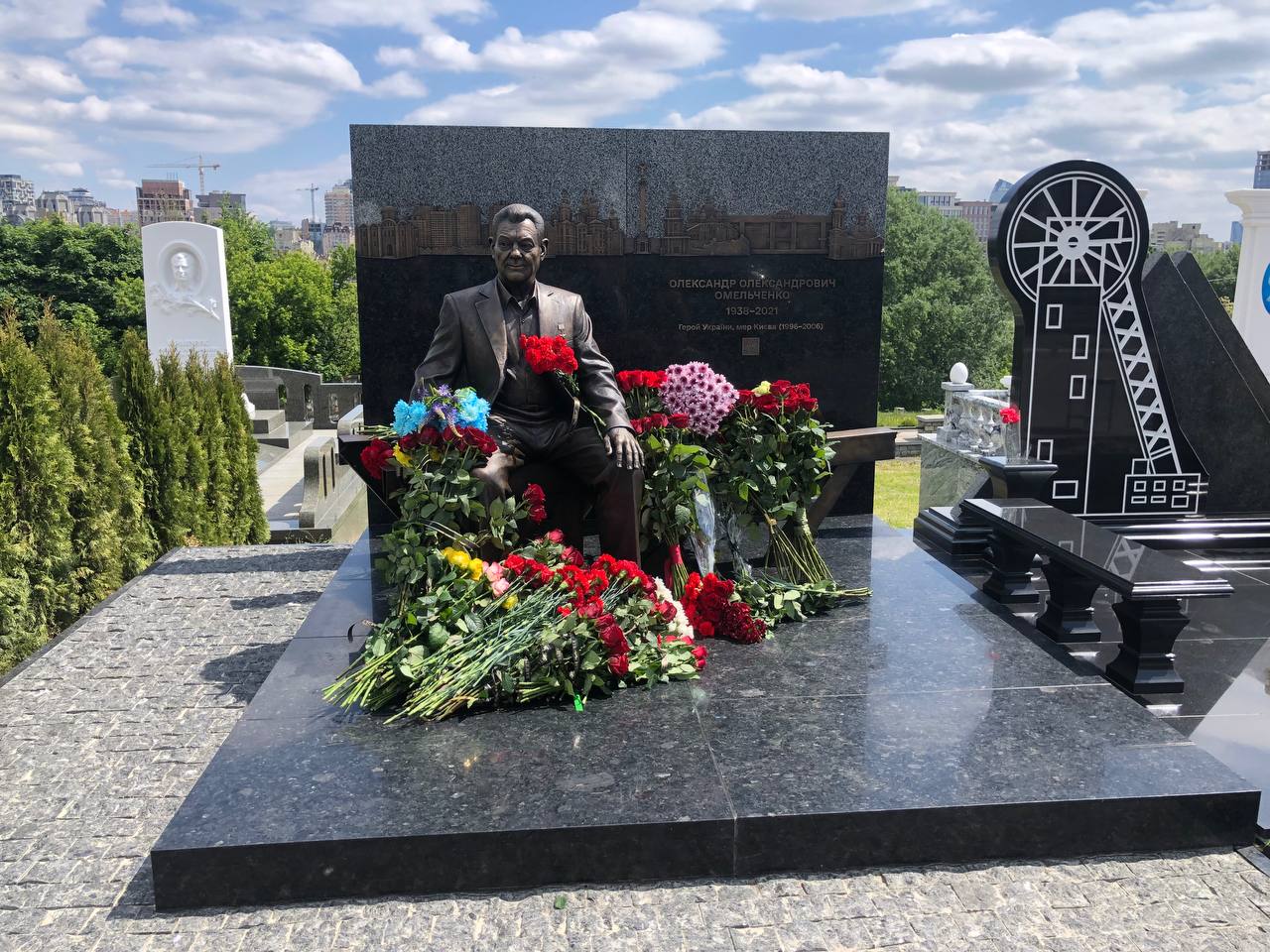 Oleksandr Omelchenko Monument