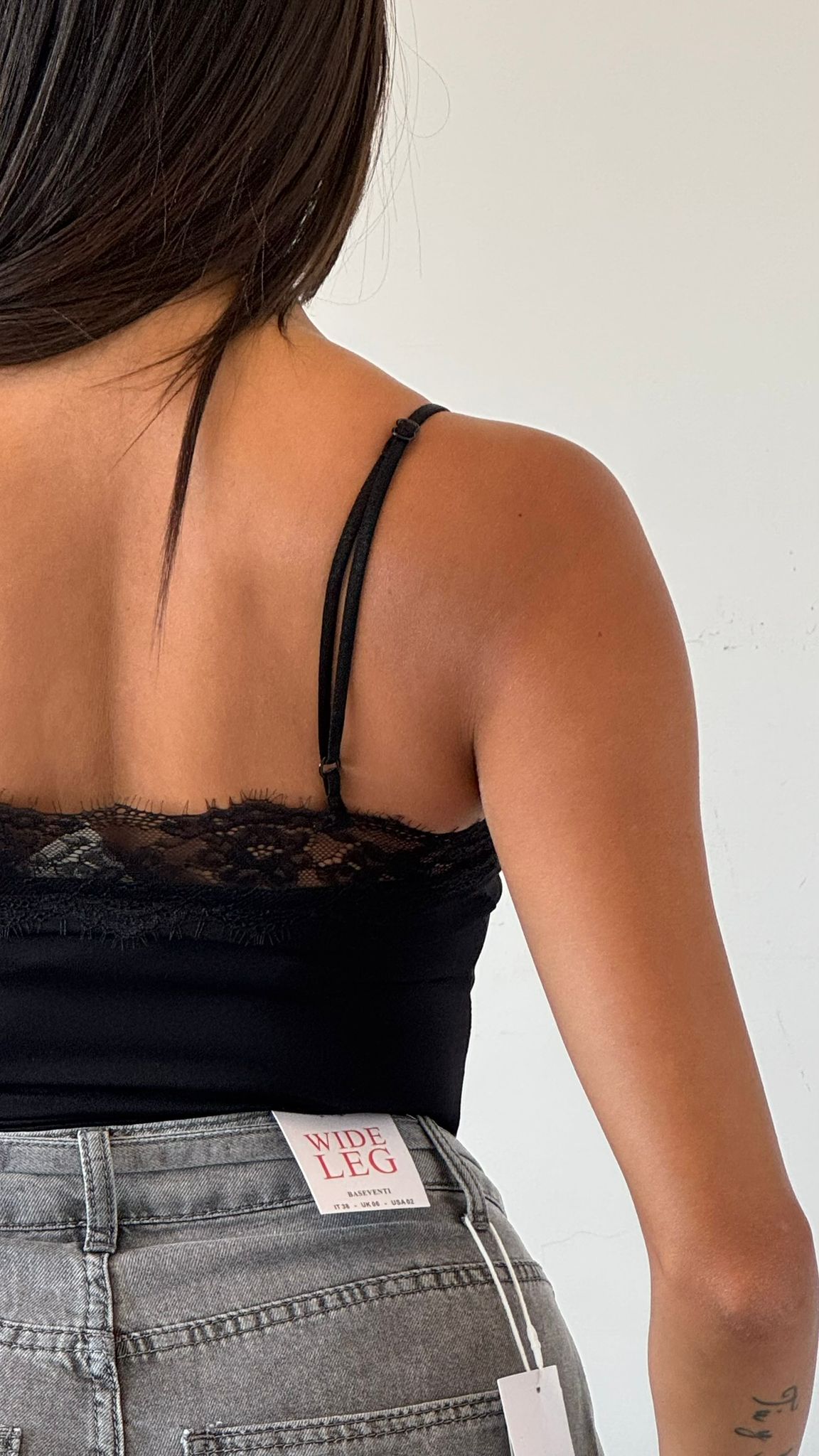 BODY CON SCOLLATURA IN PIZZO