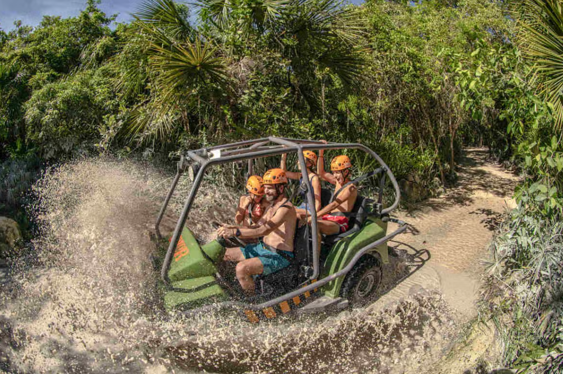 Xcaret Plus: Entrada + Comida Buffet + Transportaciòn redonda