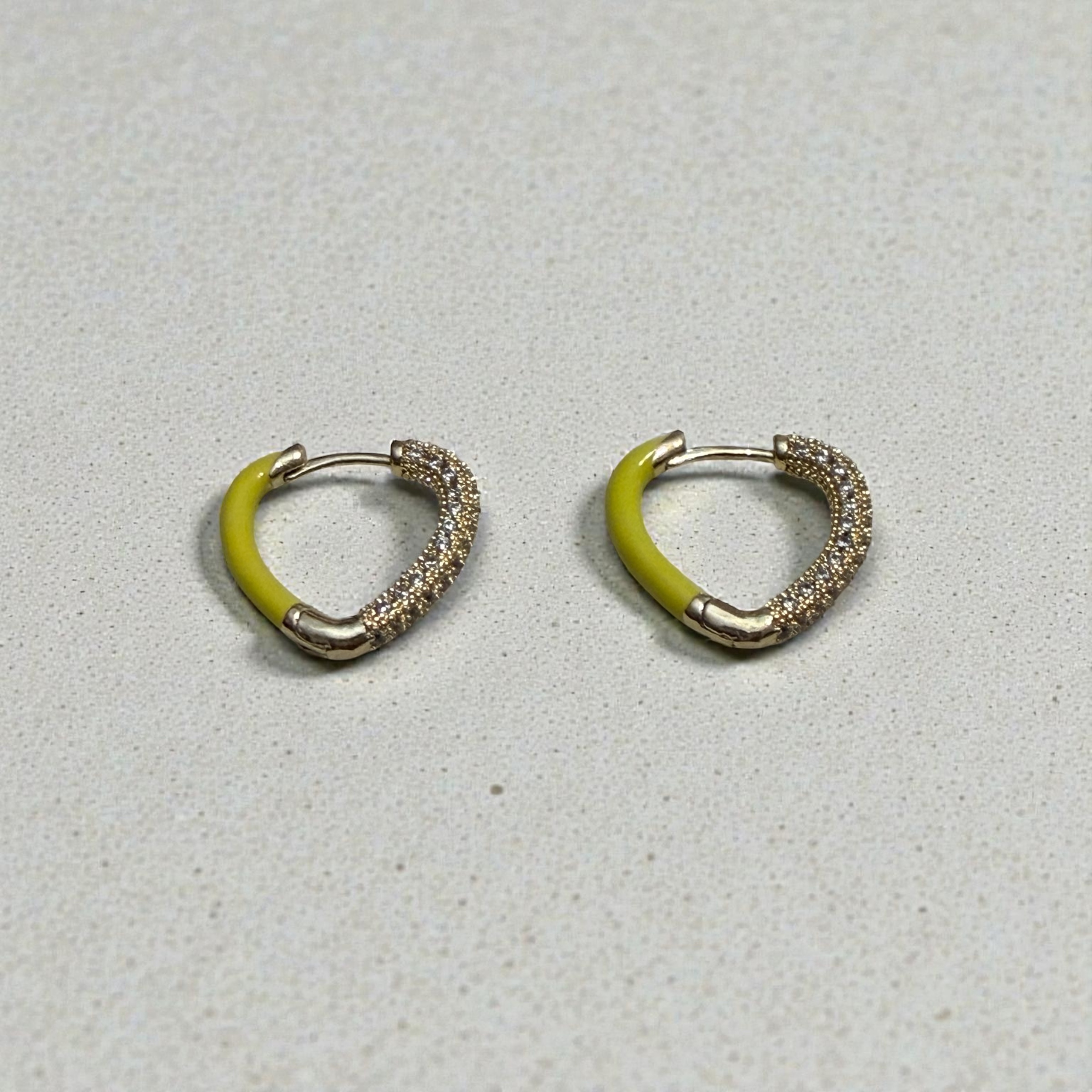 Aretes corazón color