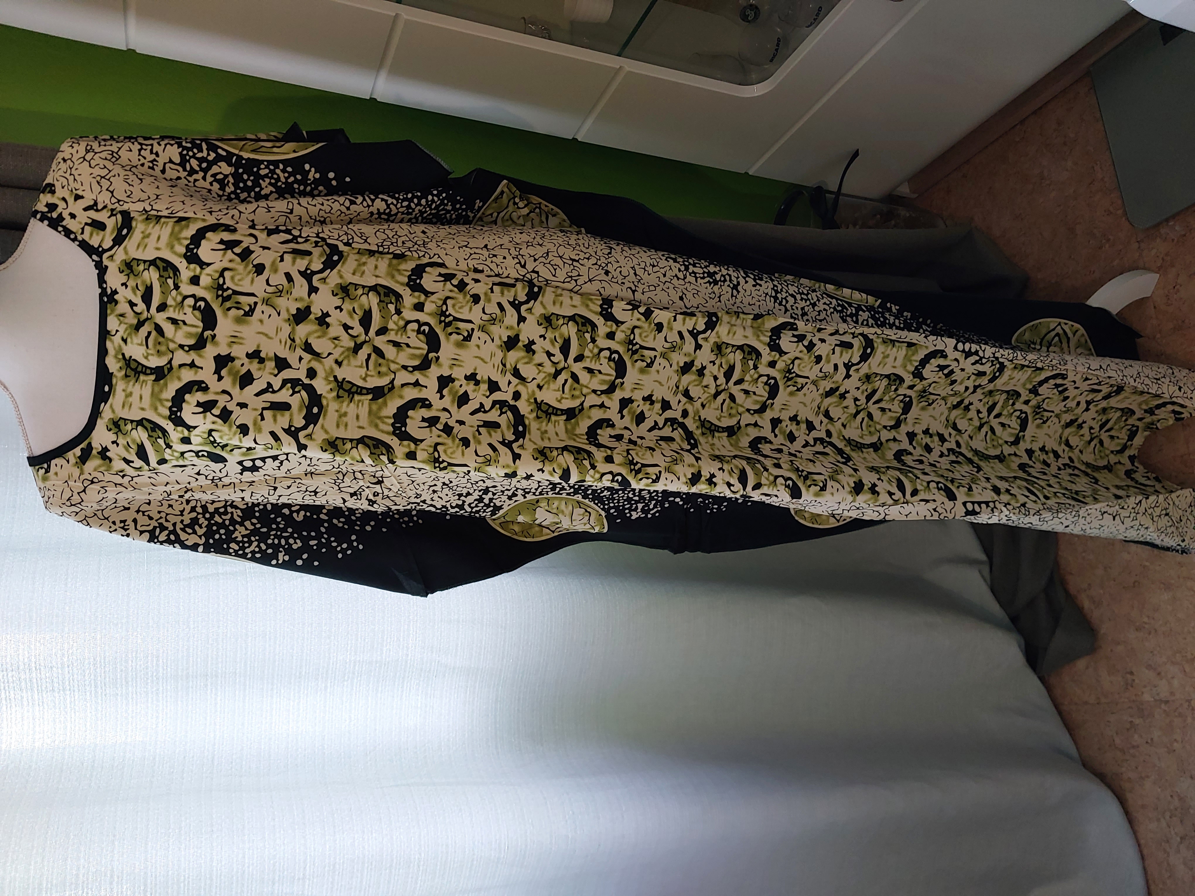 Robe avec foulard imprimé