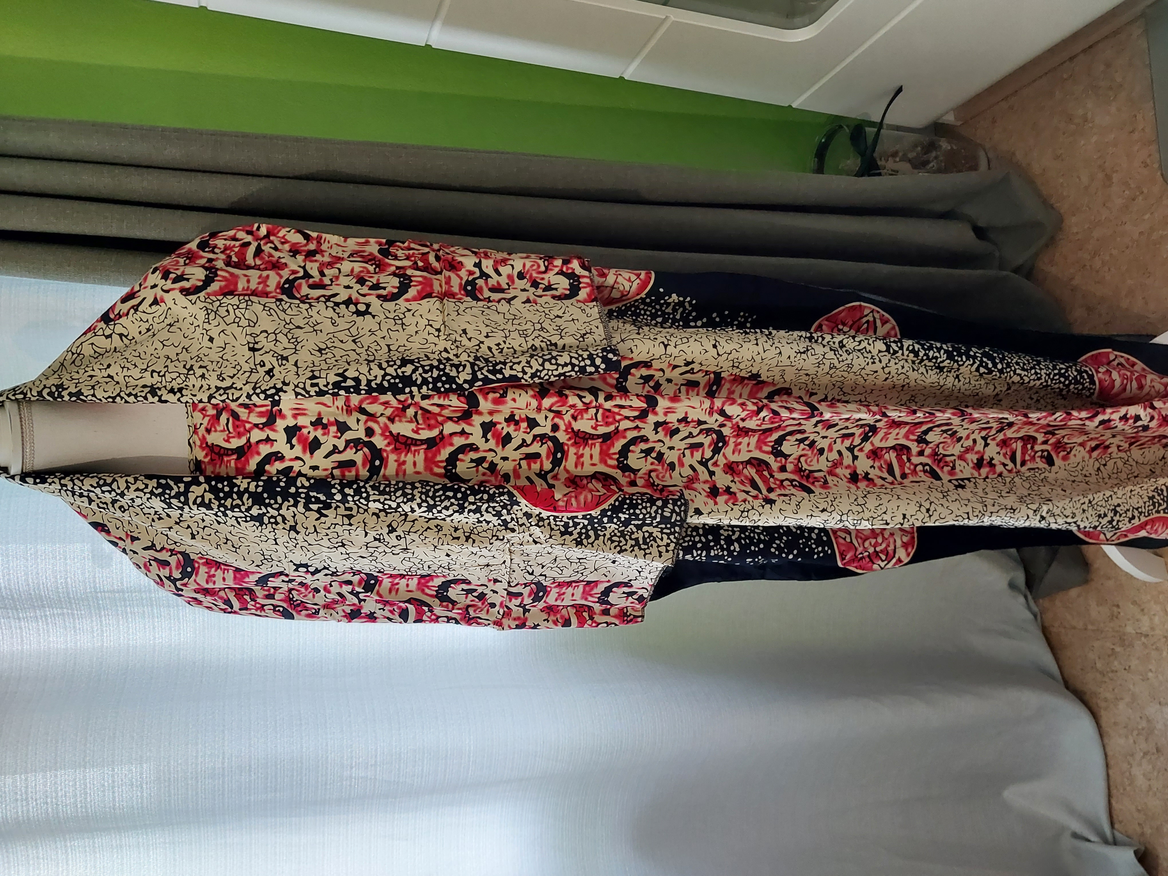 Robe avec foulard imprimé