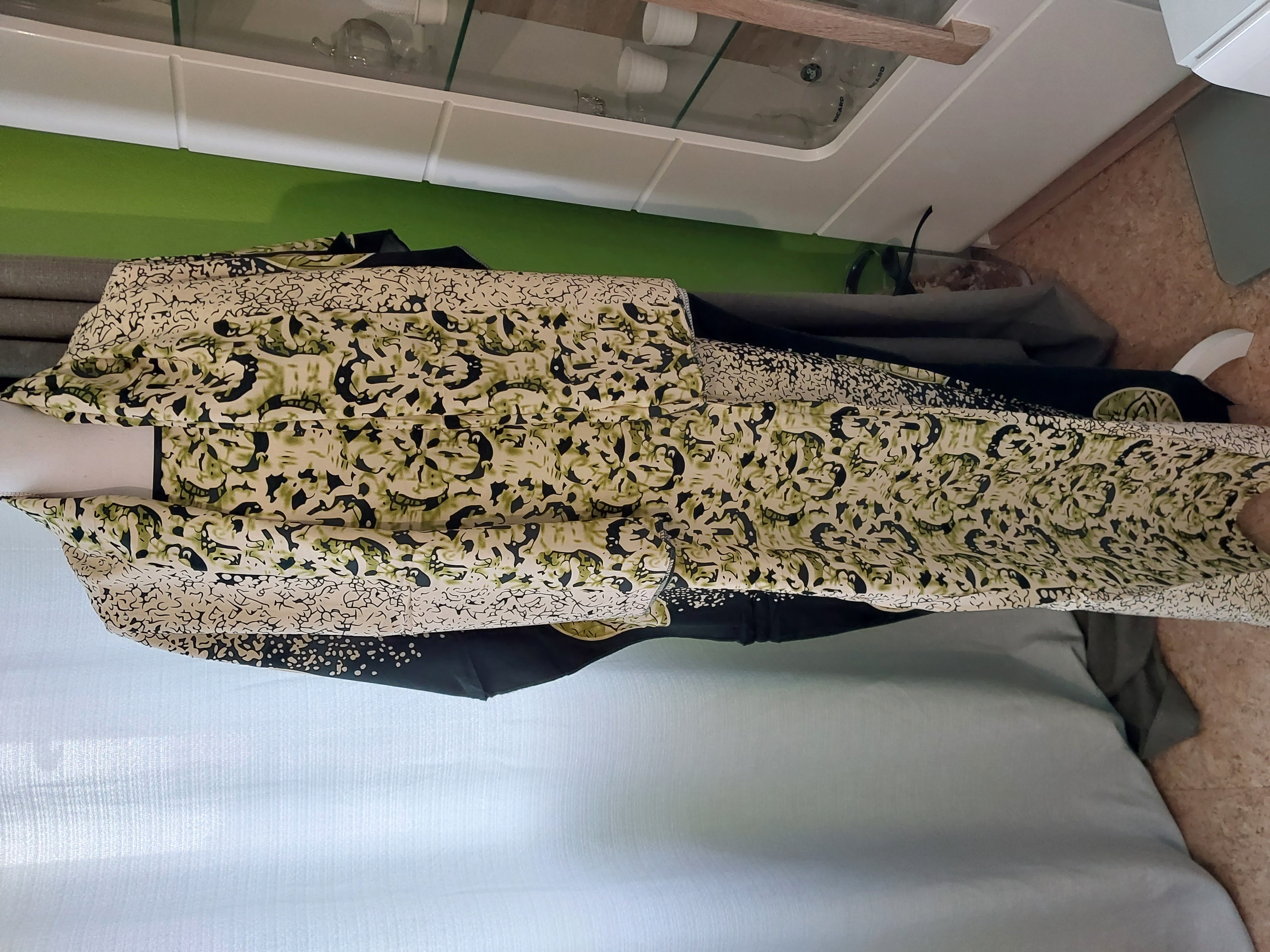 Robe avec foulard imprimé