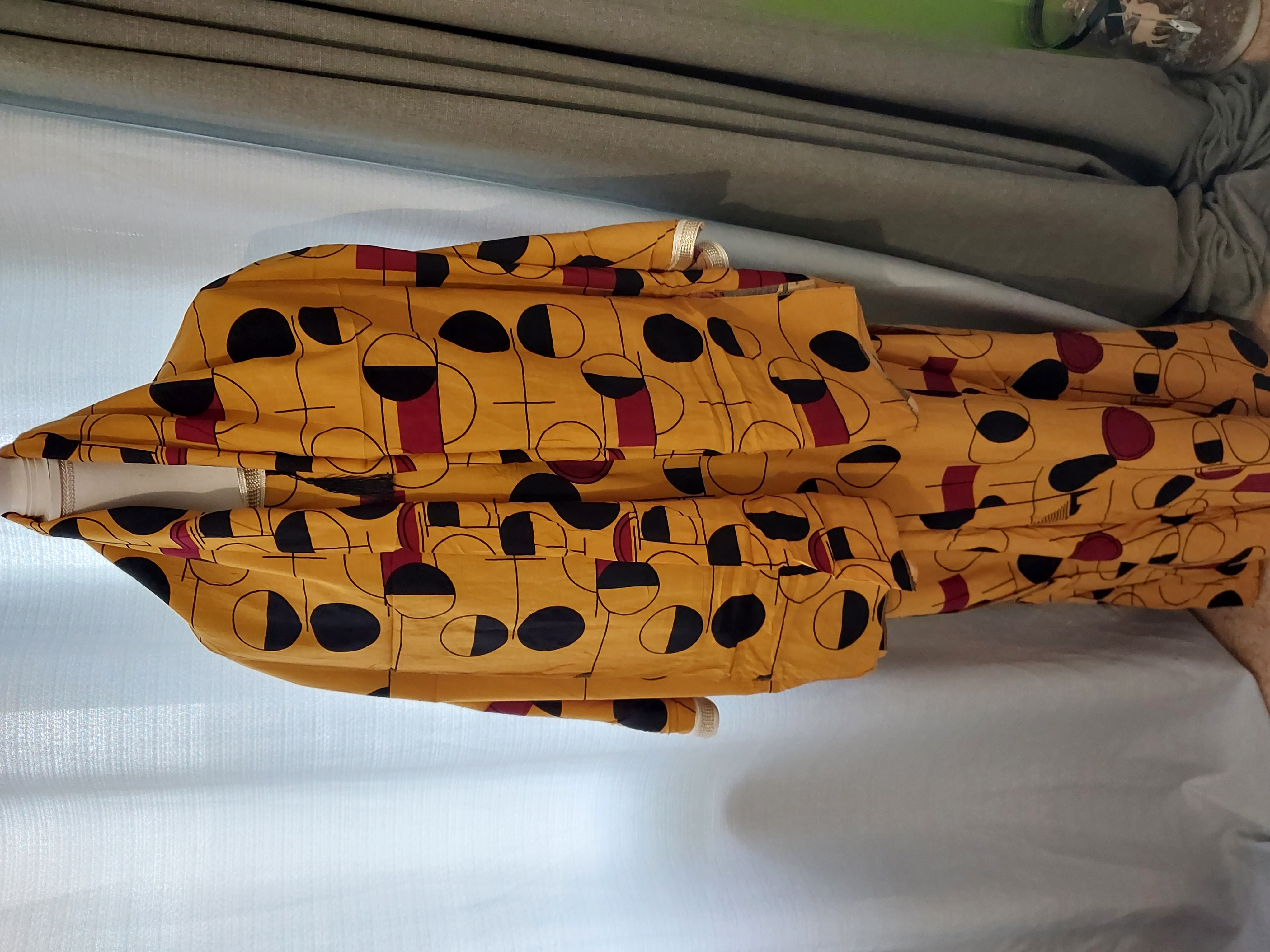 Robe et verte à motifs géométriques