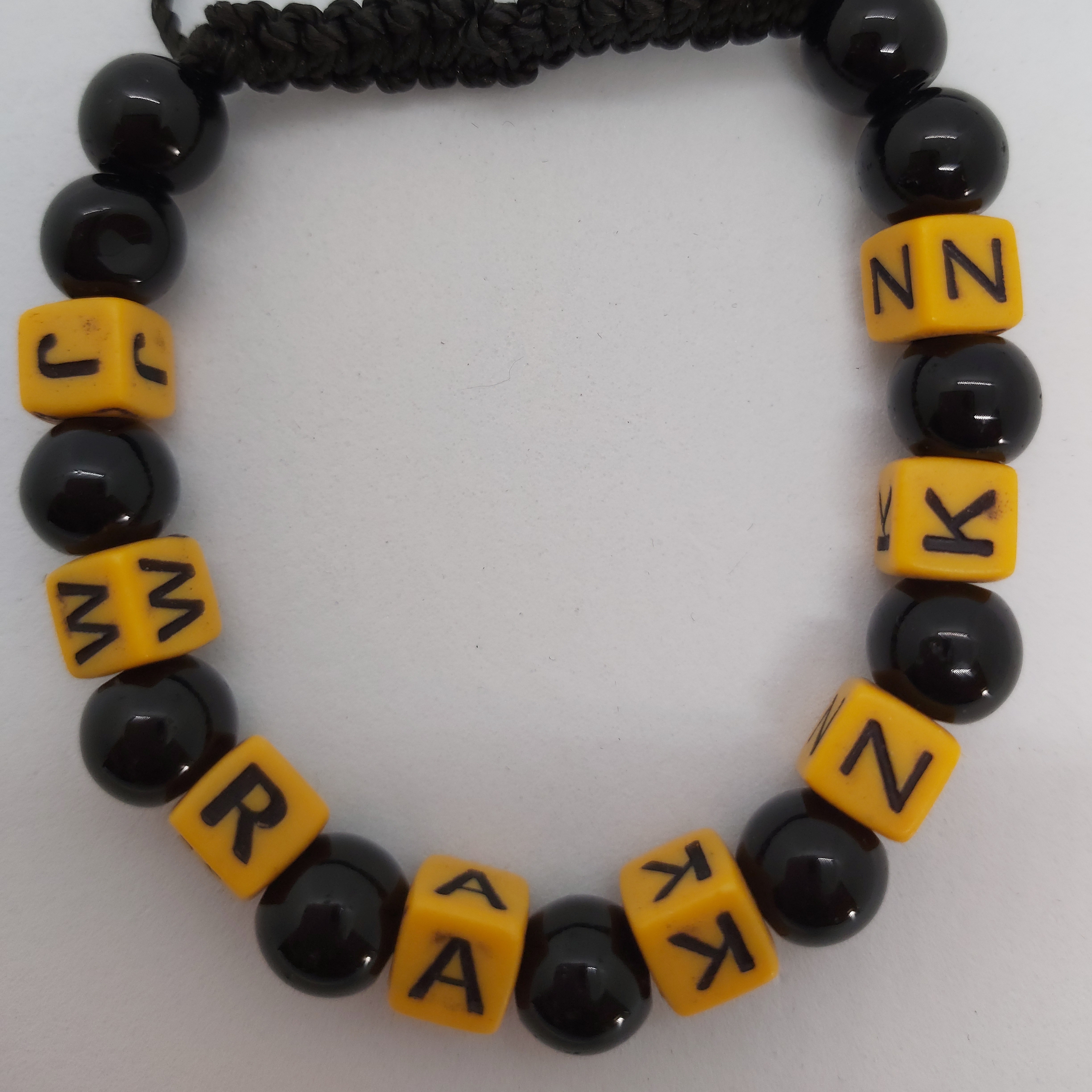 Bracelet avec perles lettres