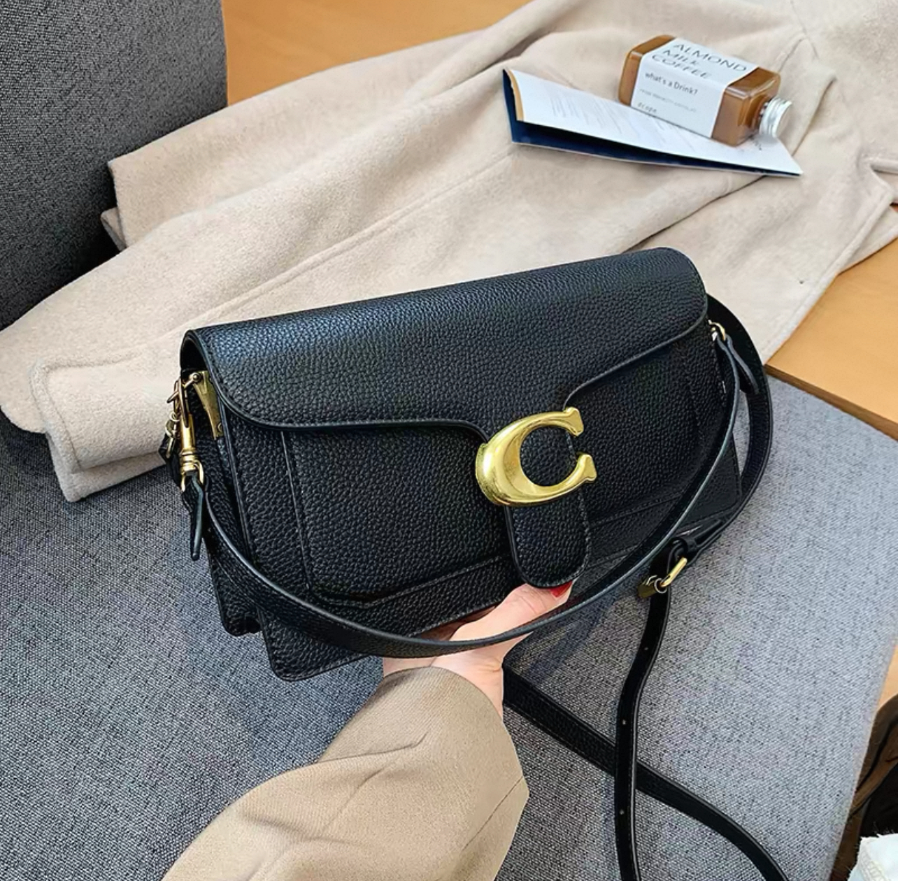 Sac à main en cuir noir