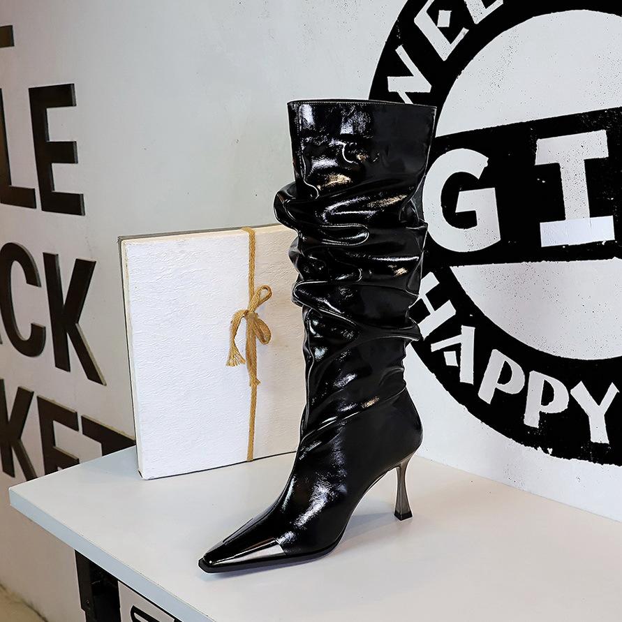 Bottines en cuir verni noire