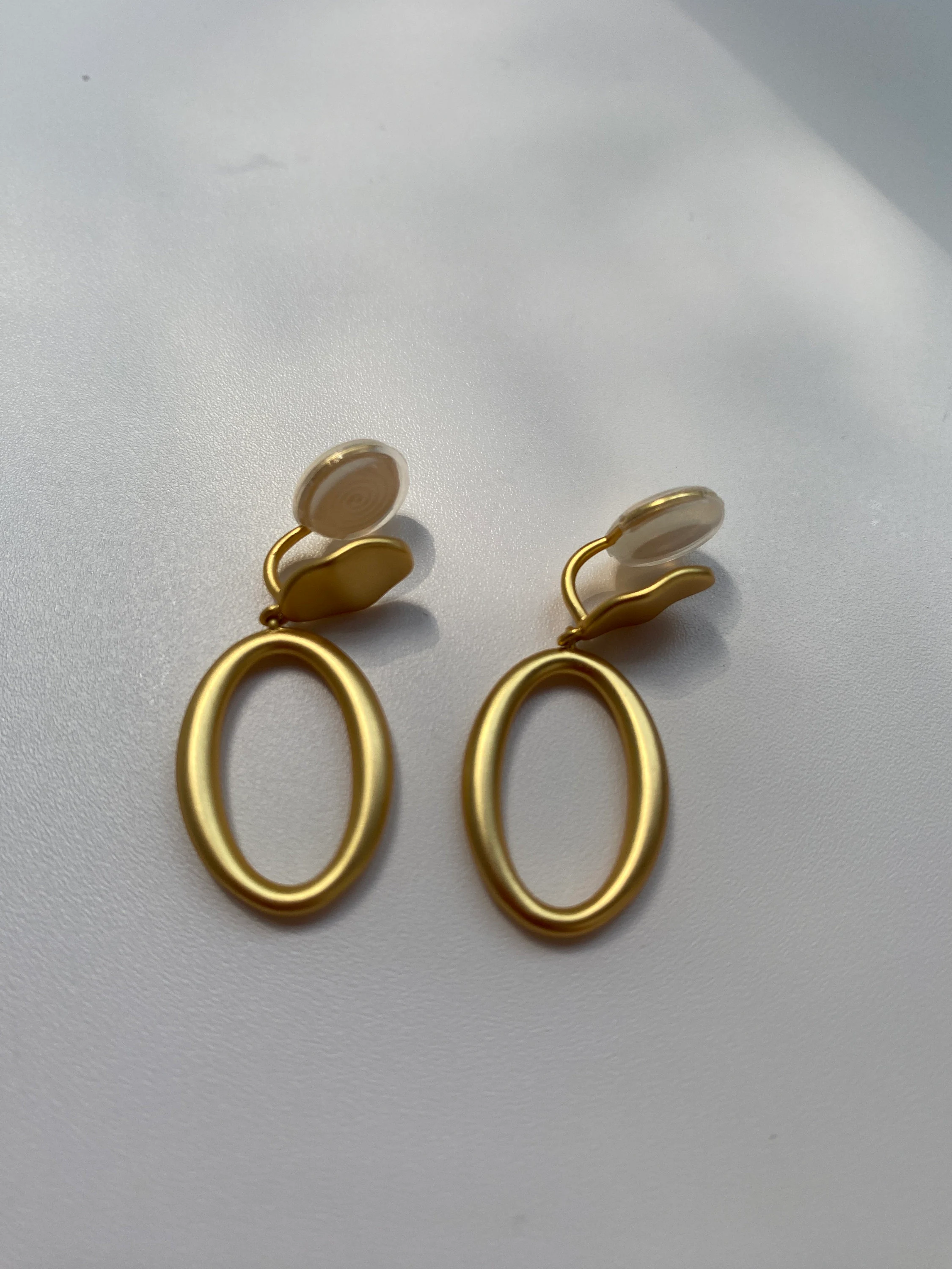 Ohrclips goldfarbig, für schmale bis normale Ohrläppchen, einzigartige, elegant und handgefertigt, handmade#004