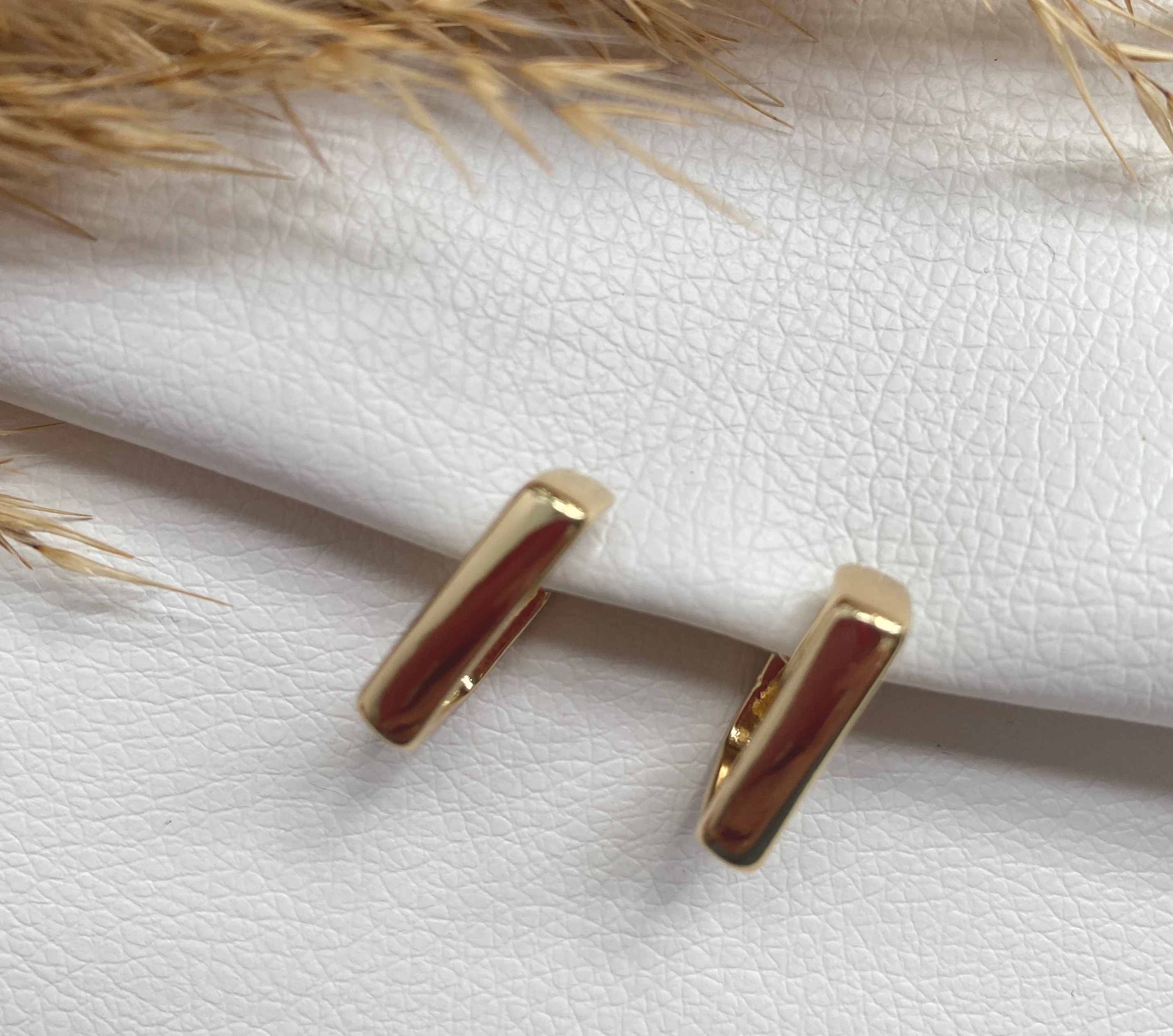 Ohrclips, goldfarbig, elegant und gefertigt, schlicht fashion #011