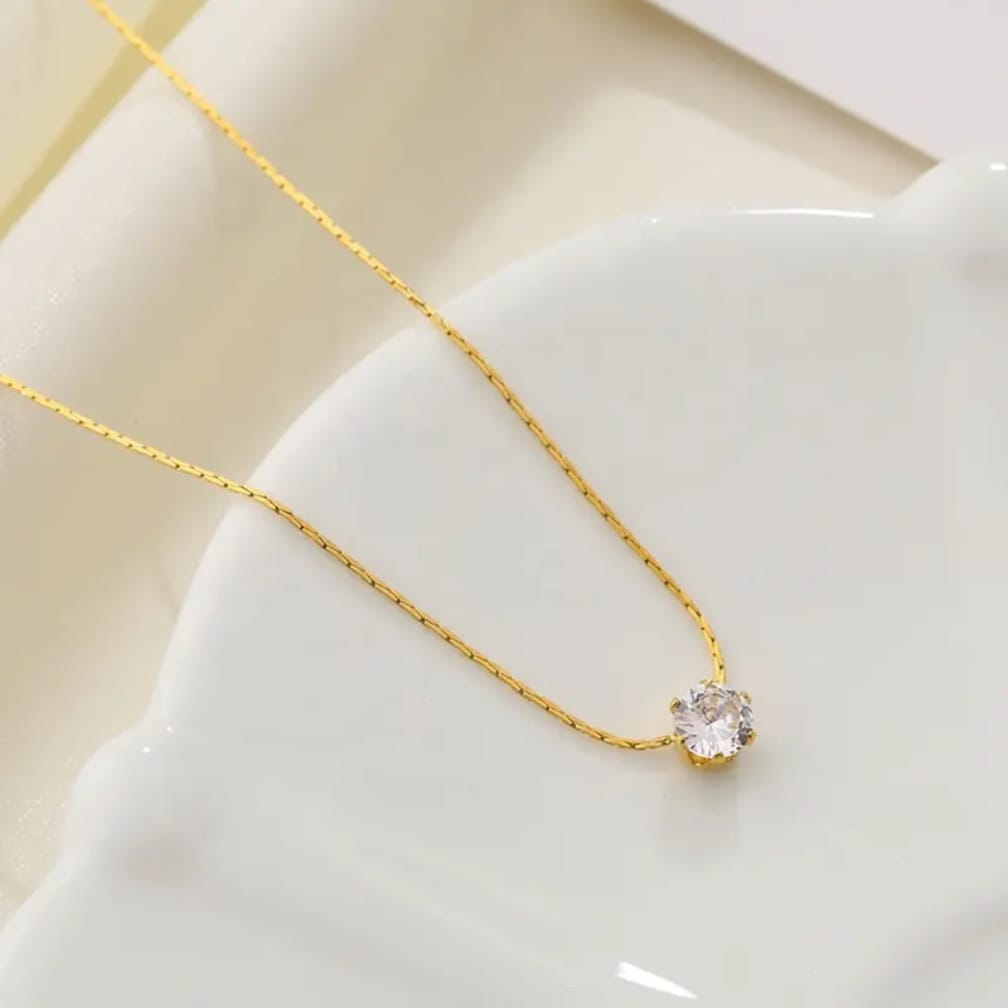 Elegant Solitaire Pendant Necklace