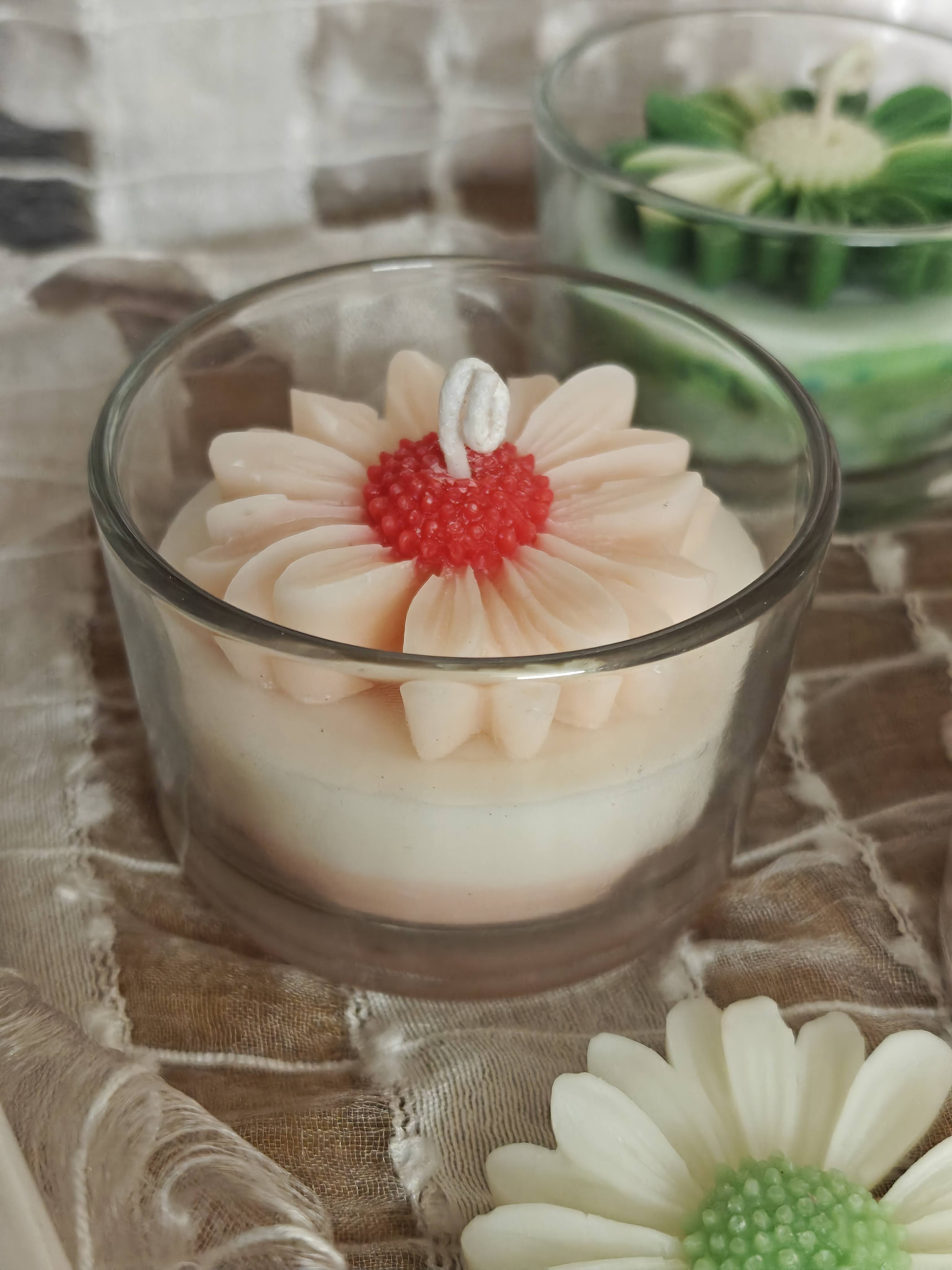 Daisy Love Floral Scented Candle - Qty 1 Jar