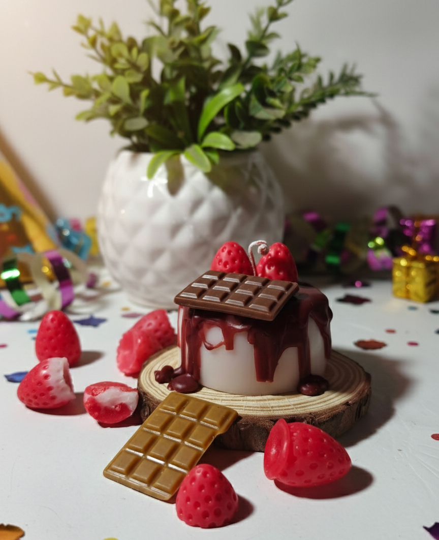Mini - Cake-Inspired Decorative Scented Candle (Vanilla Scent)