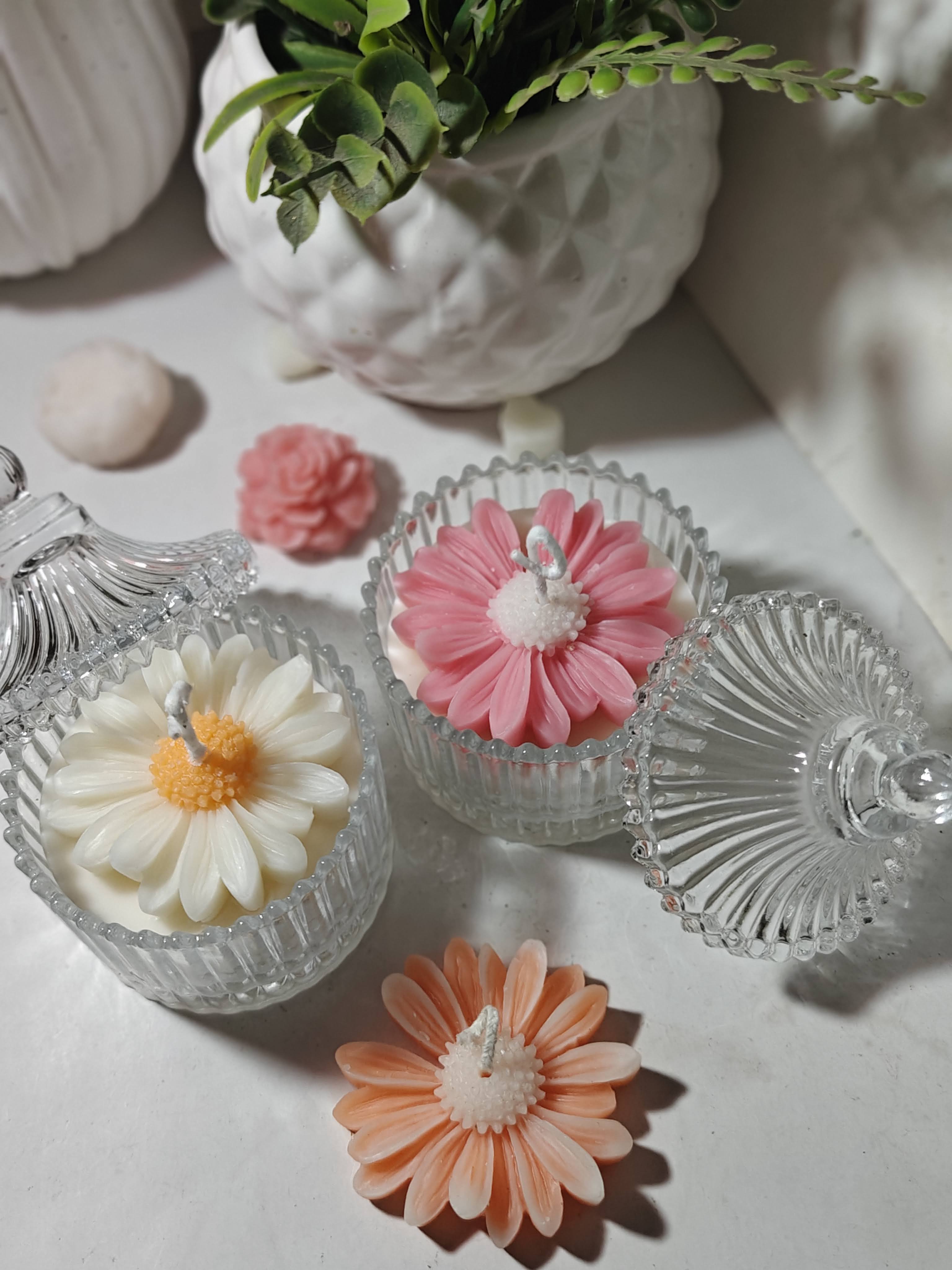  Crystal Daisy Lux Candle - Qty - 1 Crystal Luxurious Jar