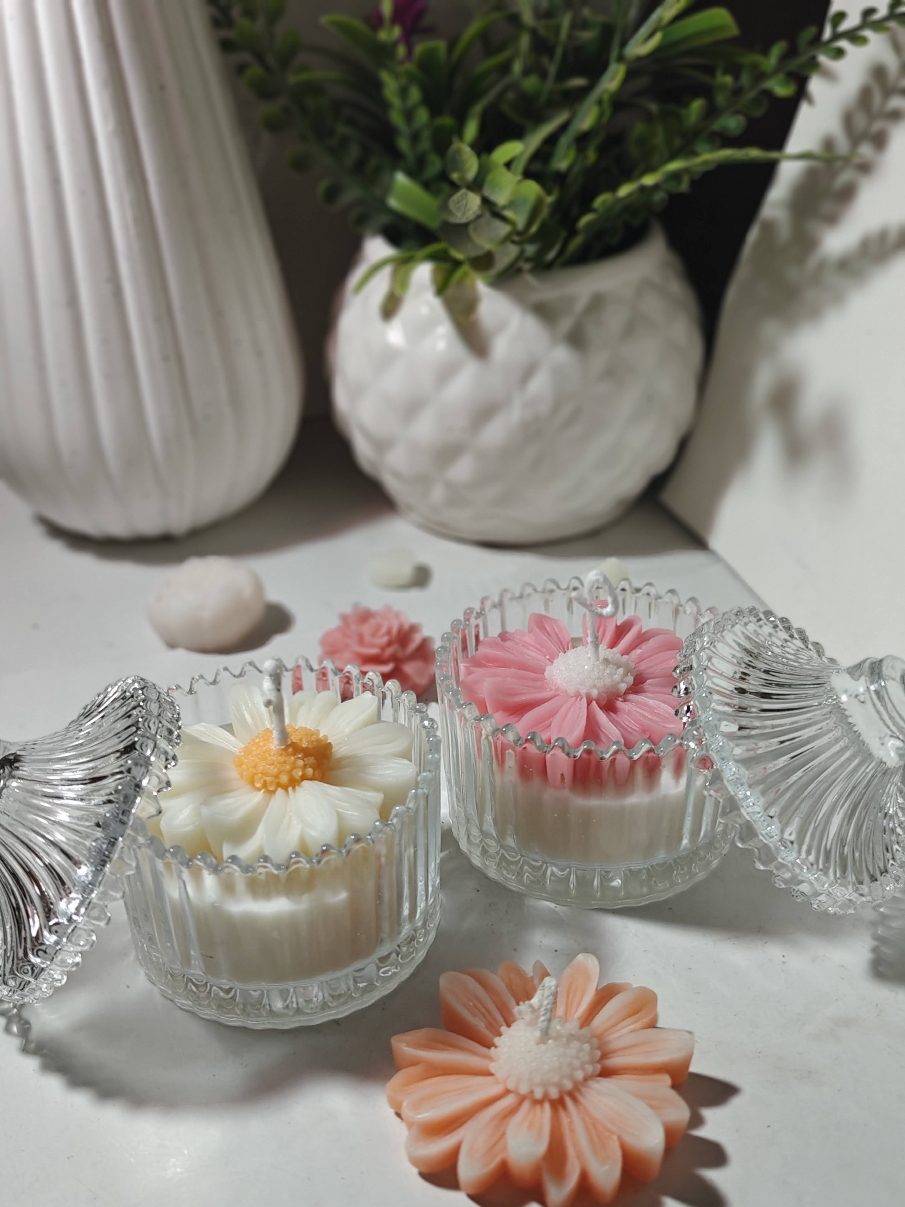  Crystal Daisy Lux Candle - Qty - 1 Crystal Luxurious Jar