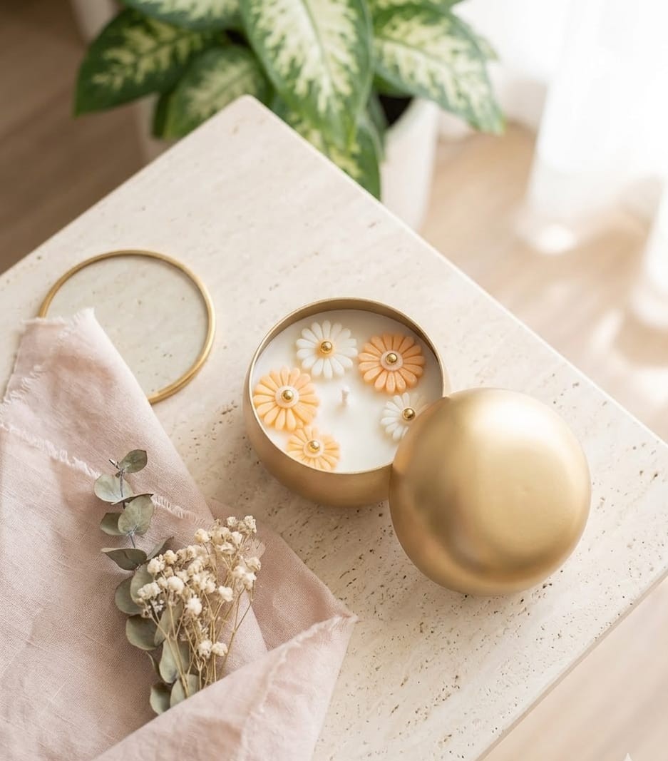 Daisy Bloom Round Urli Candle (100gm)– Handcrafted Luxury Decor 