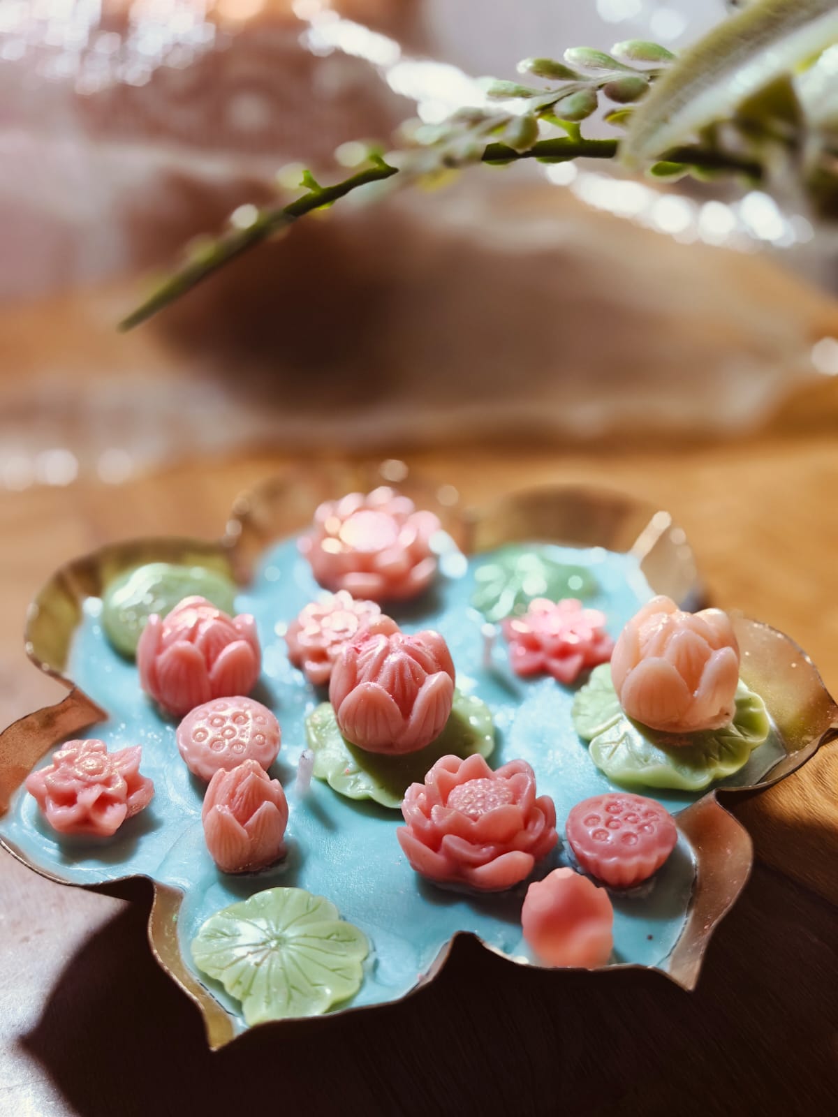 Lotus Pond In Flower Urli Candle (100 gm, 4 inch)