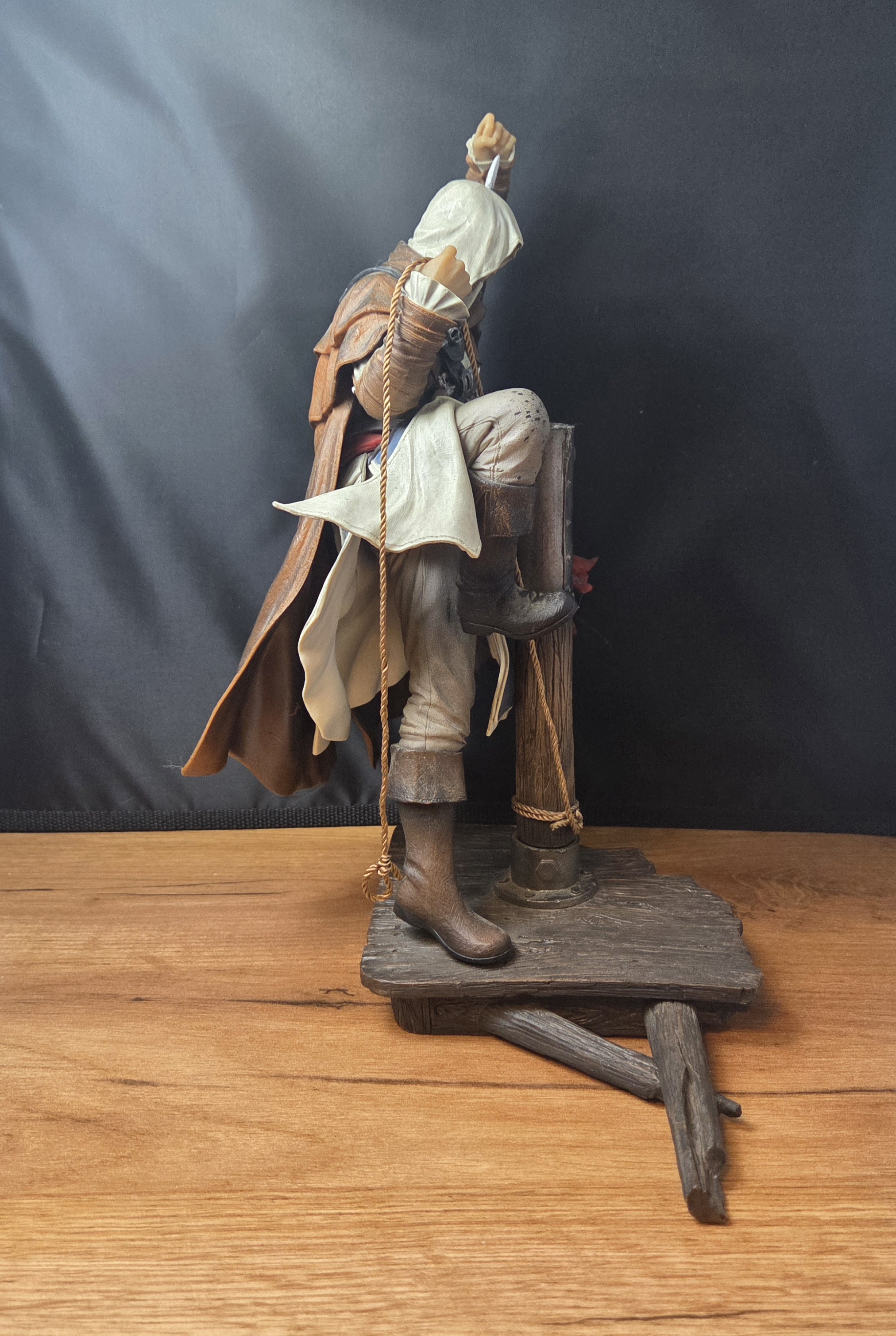 2013 Assassins Creed IV Black Flag Edward Kenway Limited Edition PVC Collectors Statue