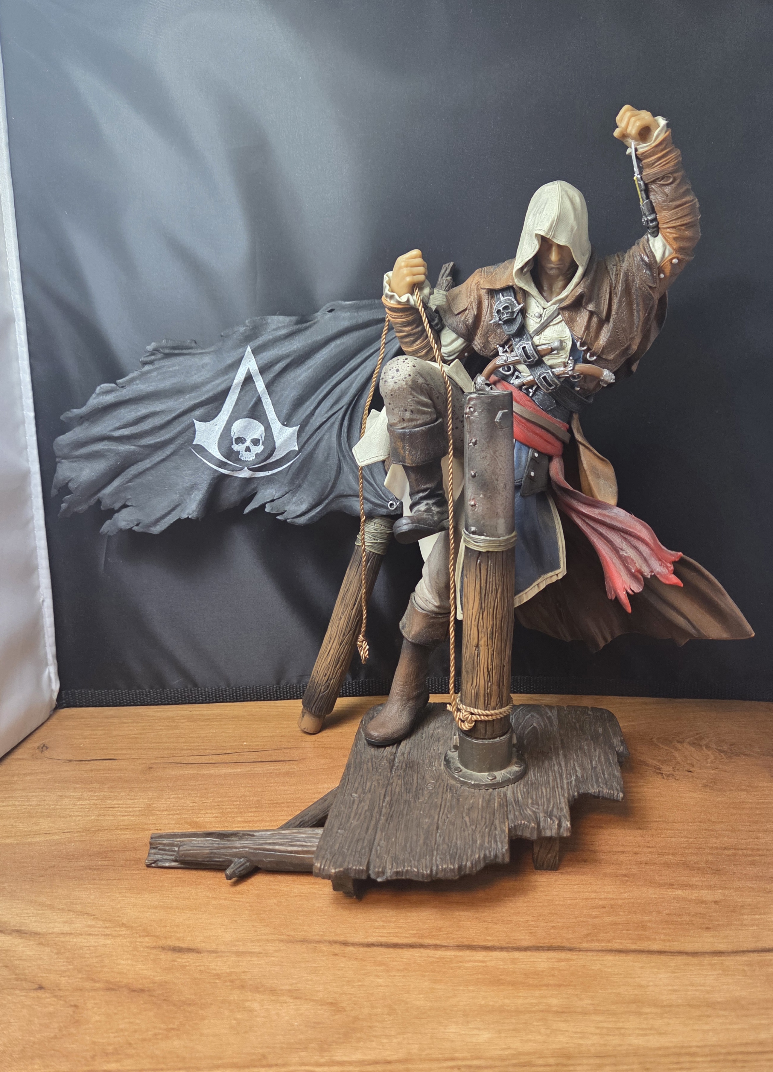 2013 Assassins Creed IV Black Flag Edward Kenway Limited Edition PVC Collectors Statue