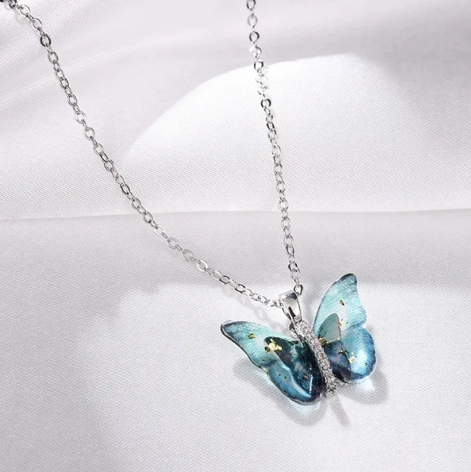 Collier pendentif papillon 