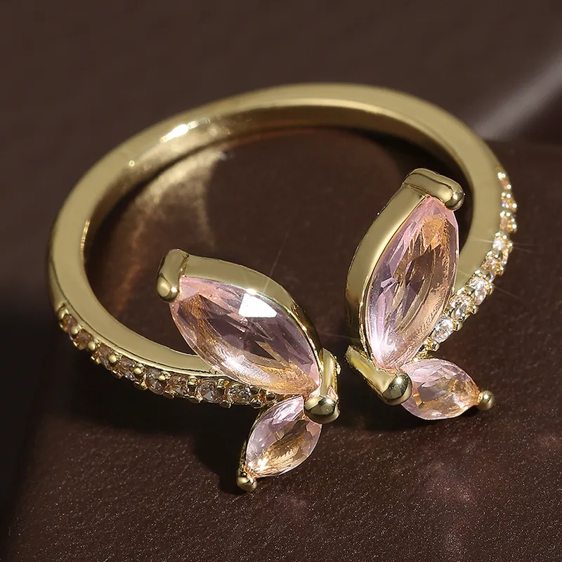 Bague en pierre précieuse papillon bleu