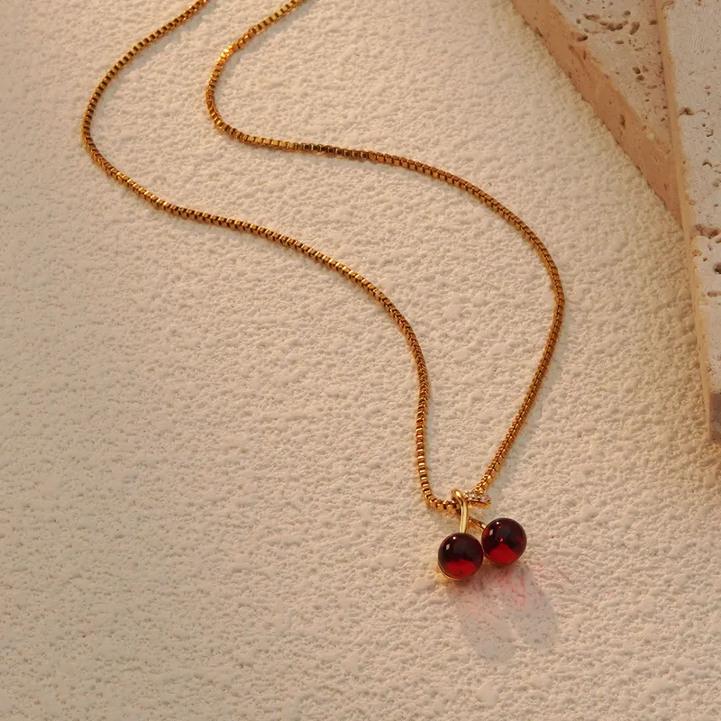 Collier pendentif cerise