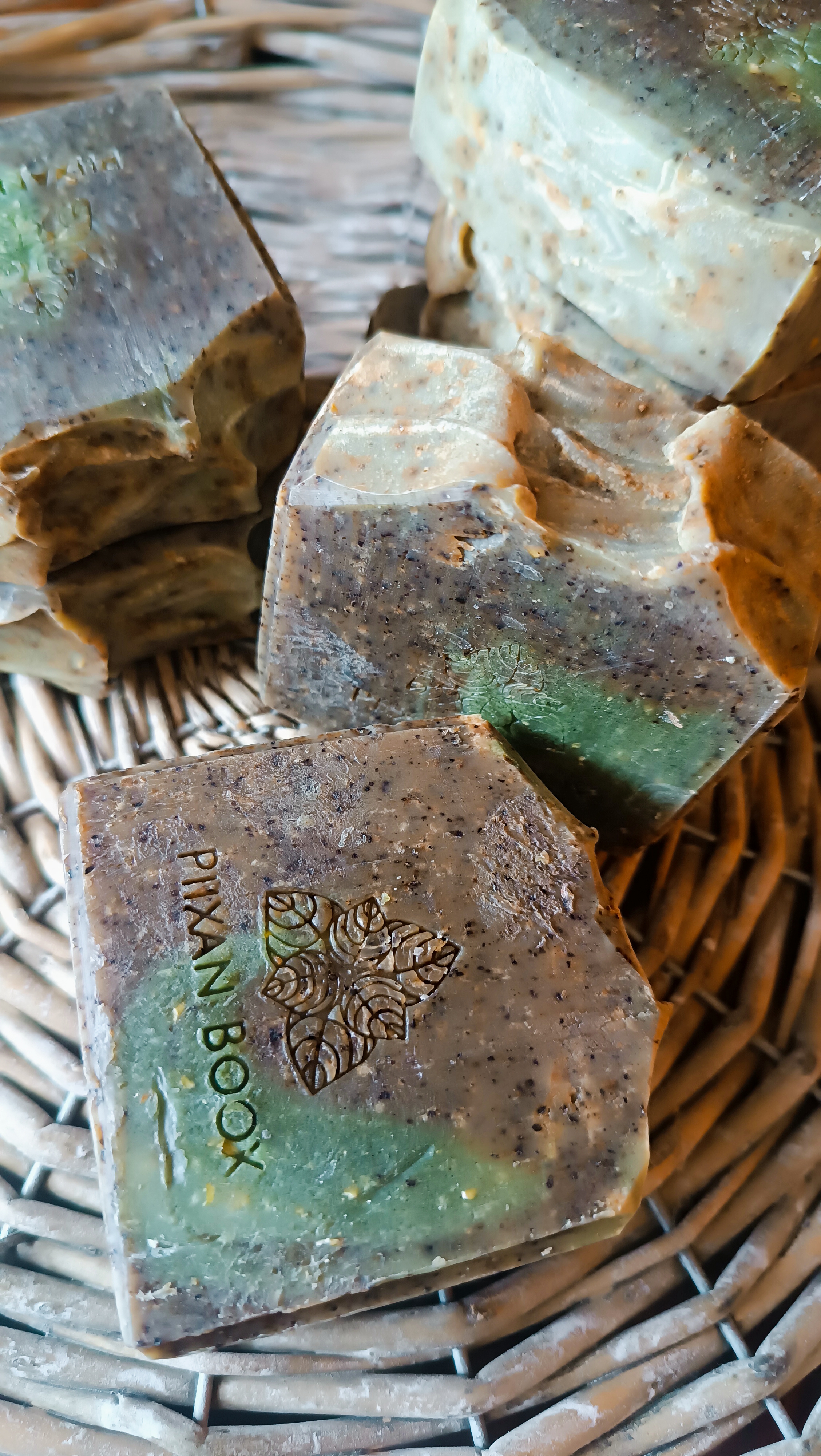 Jabón artesanal de café, espirulina y avena