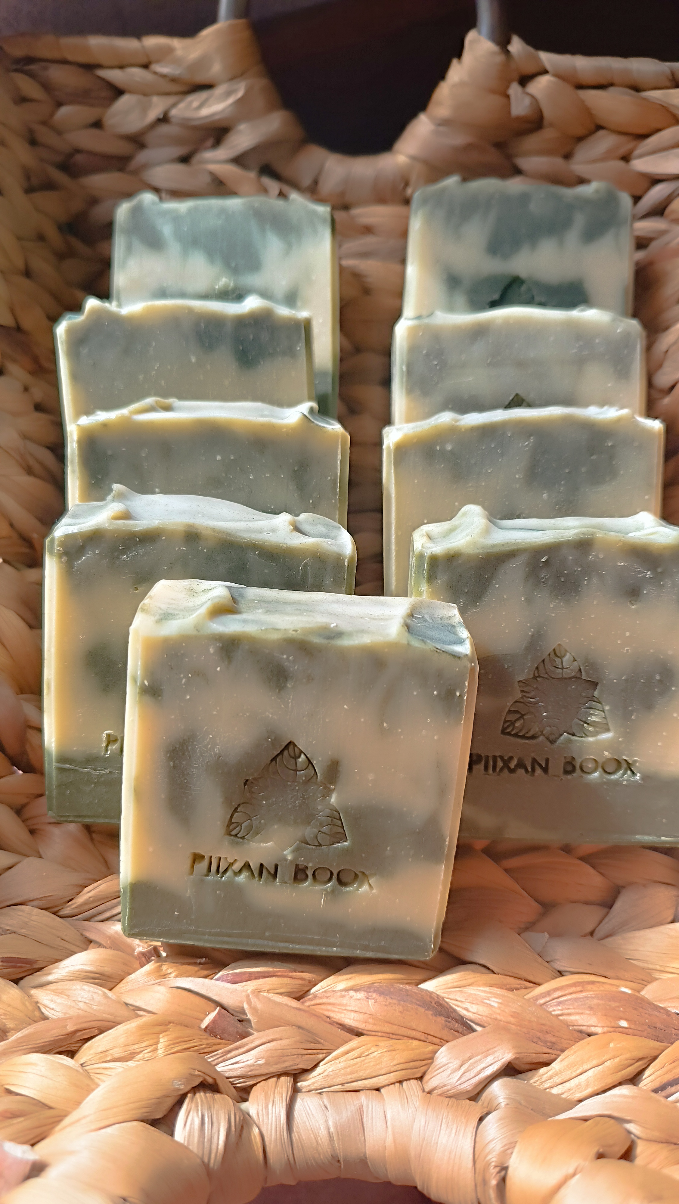 Jabón artesanal de espirulina y arcilla verde con lemongrass 