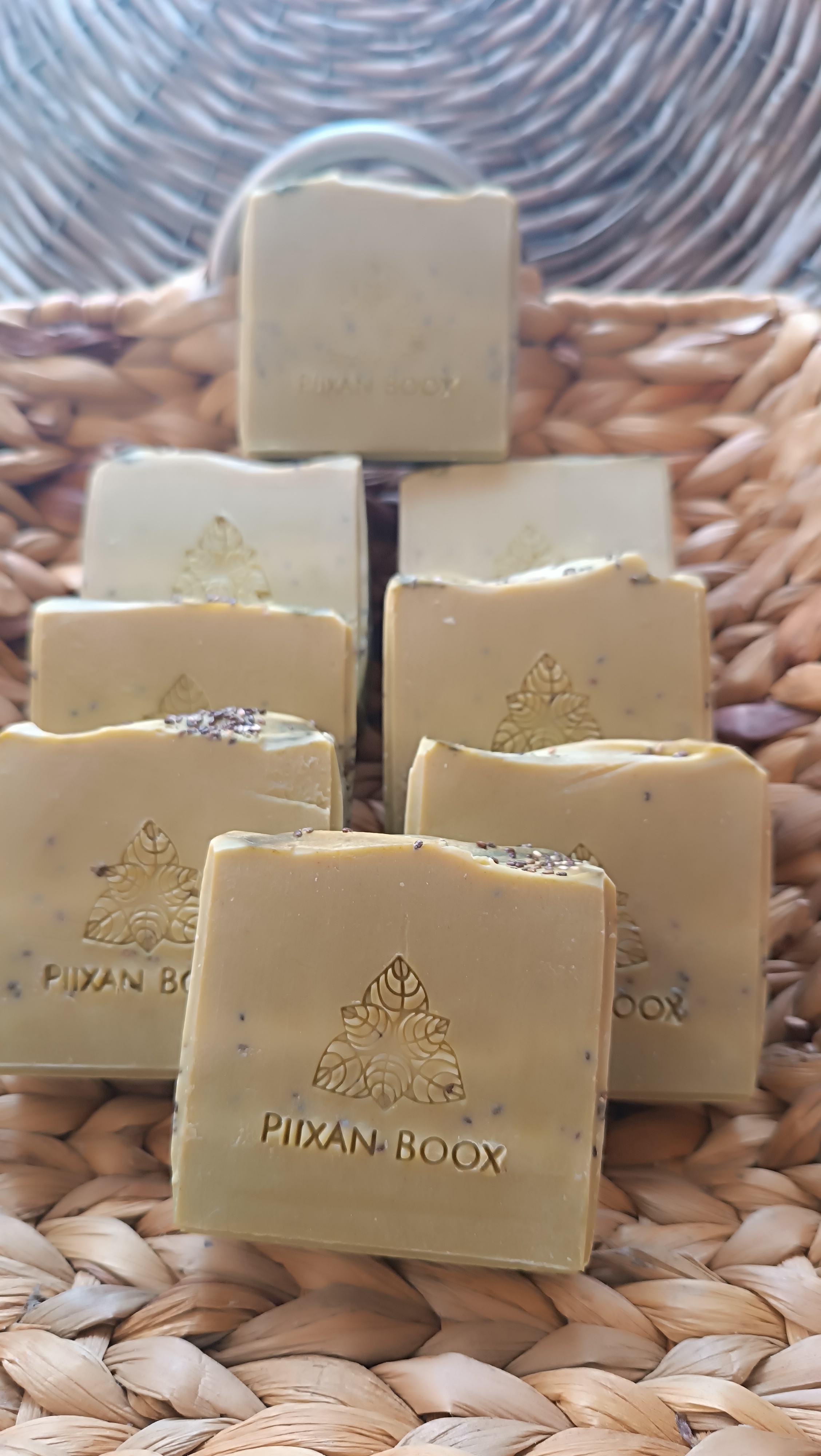 Jabón artesanal de moringa, chía con lemongrass y eucalipto